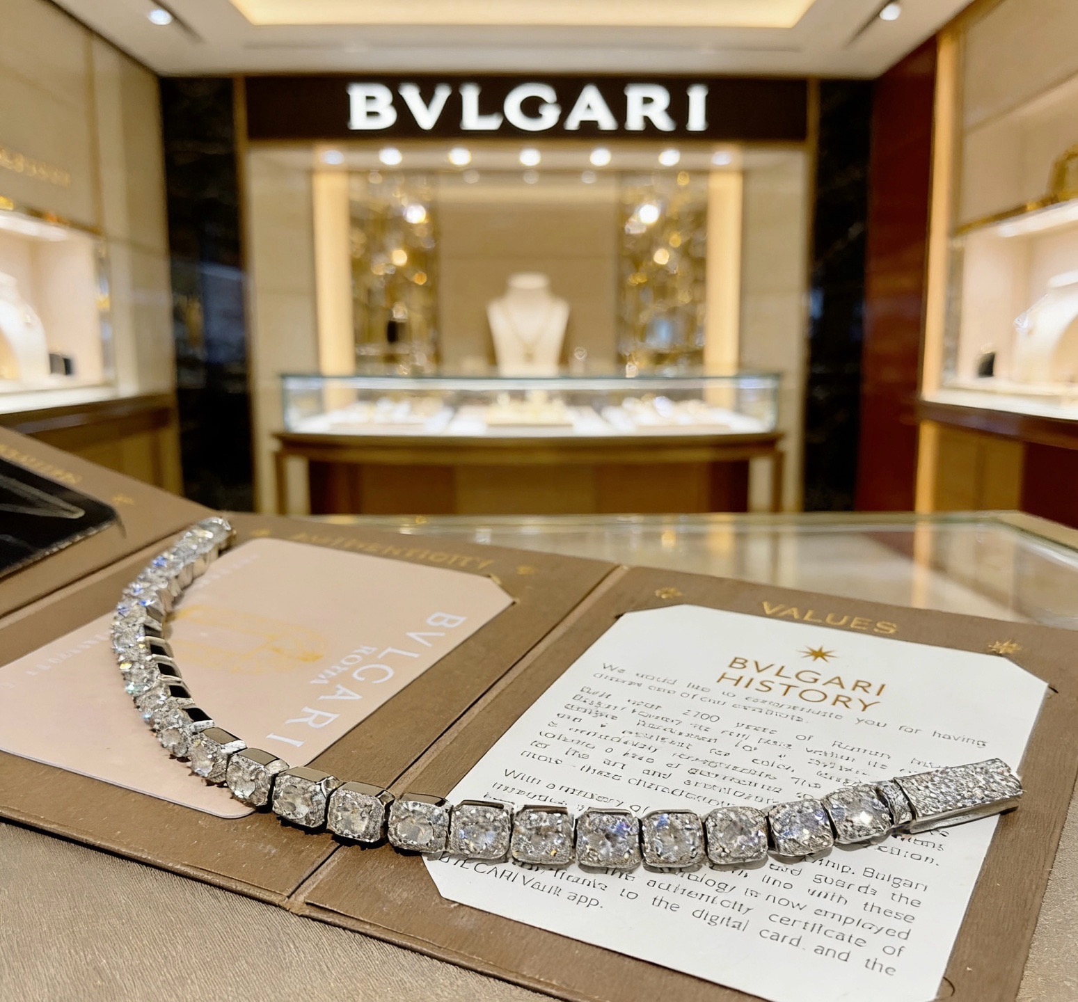 Bvlgari Divas Dream bracelet silver-toned white gold with clear diamond accents 18cm