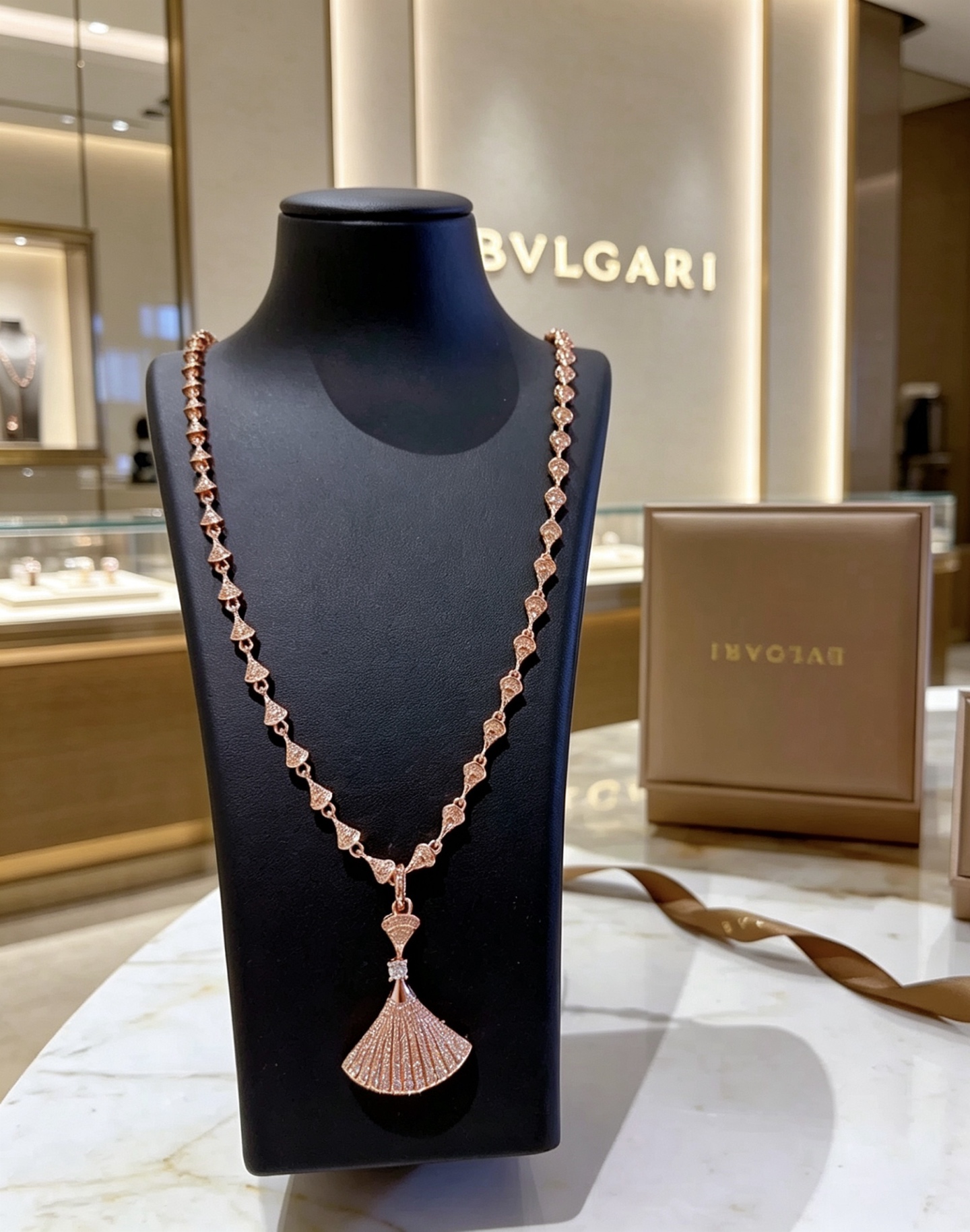 Bvlgari DIVAS DREAM necklace Rose gold with pave diamonds 41cm