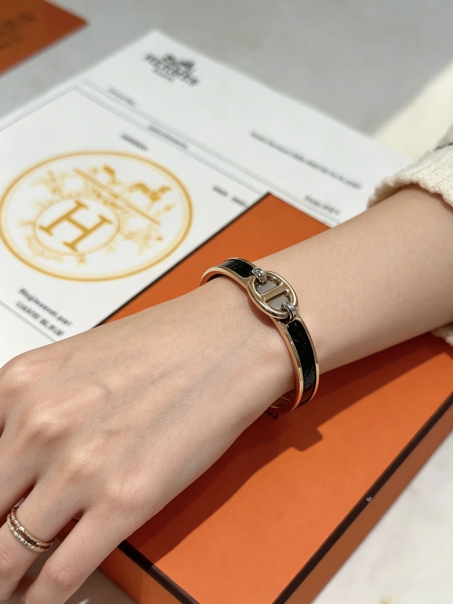 Bracciale Hermes Clic Chaine d Ancre in metallo placcato oro rosa con smalto nero PM