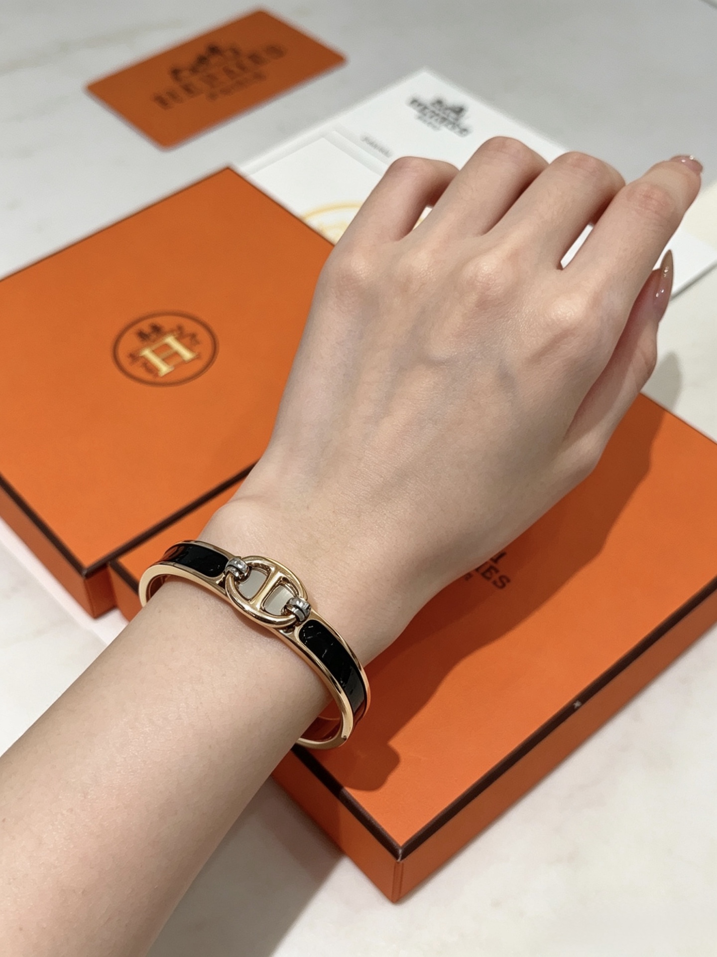 Bracciale Hermes Clic Chaine d Ancre in metallo placcato oro rosa con smalto nero PM