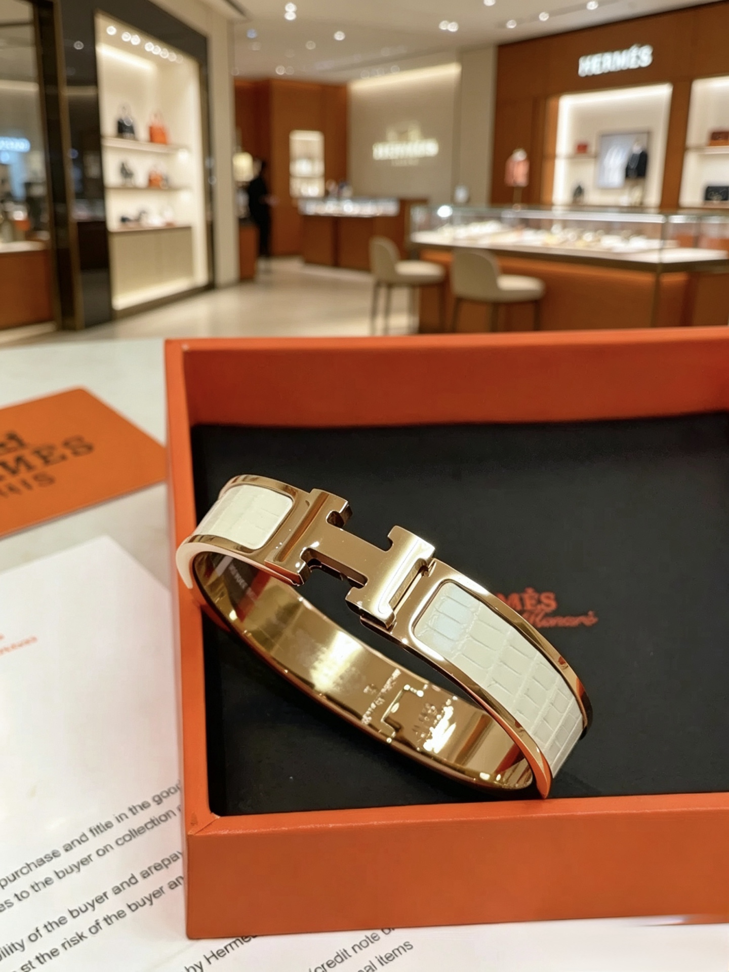 Bracciale Hermes Clic Clac H Metallo placcato oro rosa con inserto in smalto bianco sporco Circonferenza interna PM 17 cm