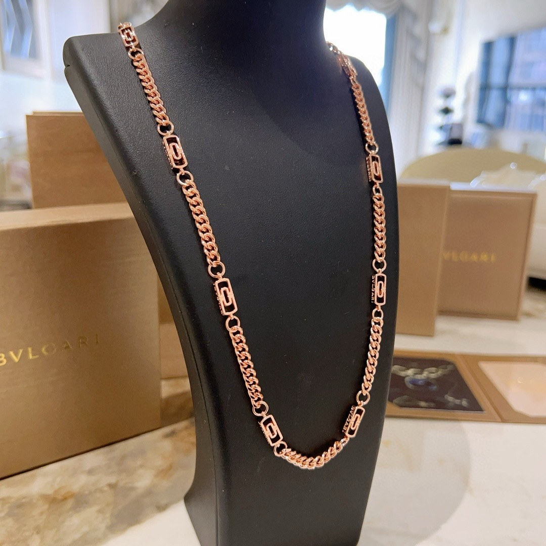 Bvlgari Bvlgari V necklace Rose gold 60cm