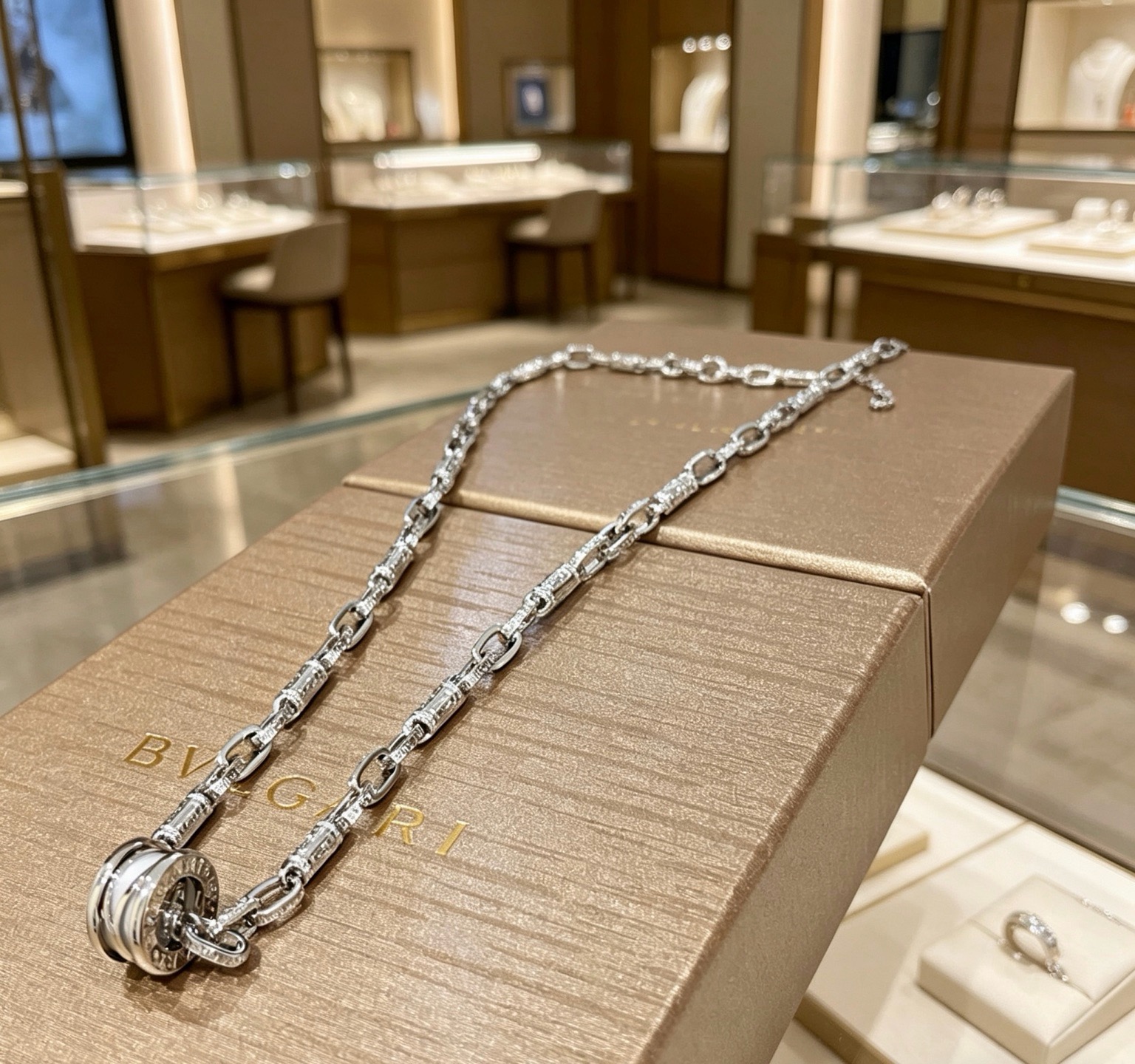 Bvlgari B zero1 necklace silver-toned metal with white ceramic accent 60cm