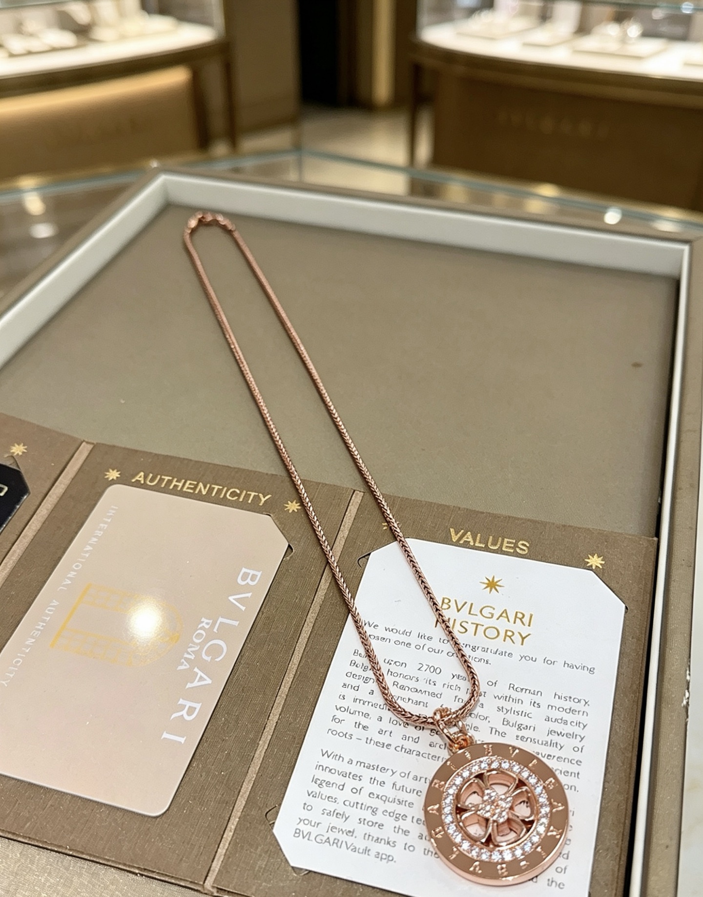 Bvlgari Bvlgari Bvlgari necklace Rose gold with diamond accents 60cm