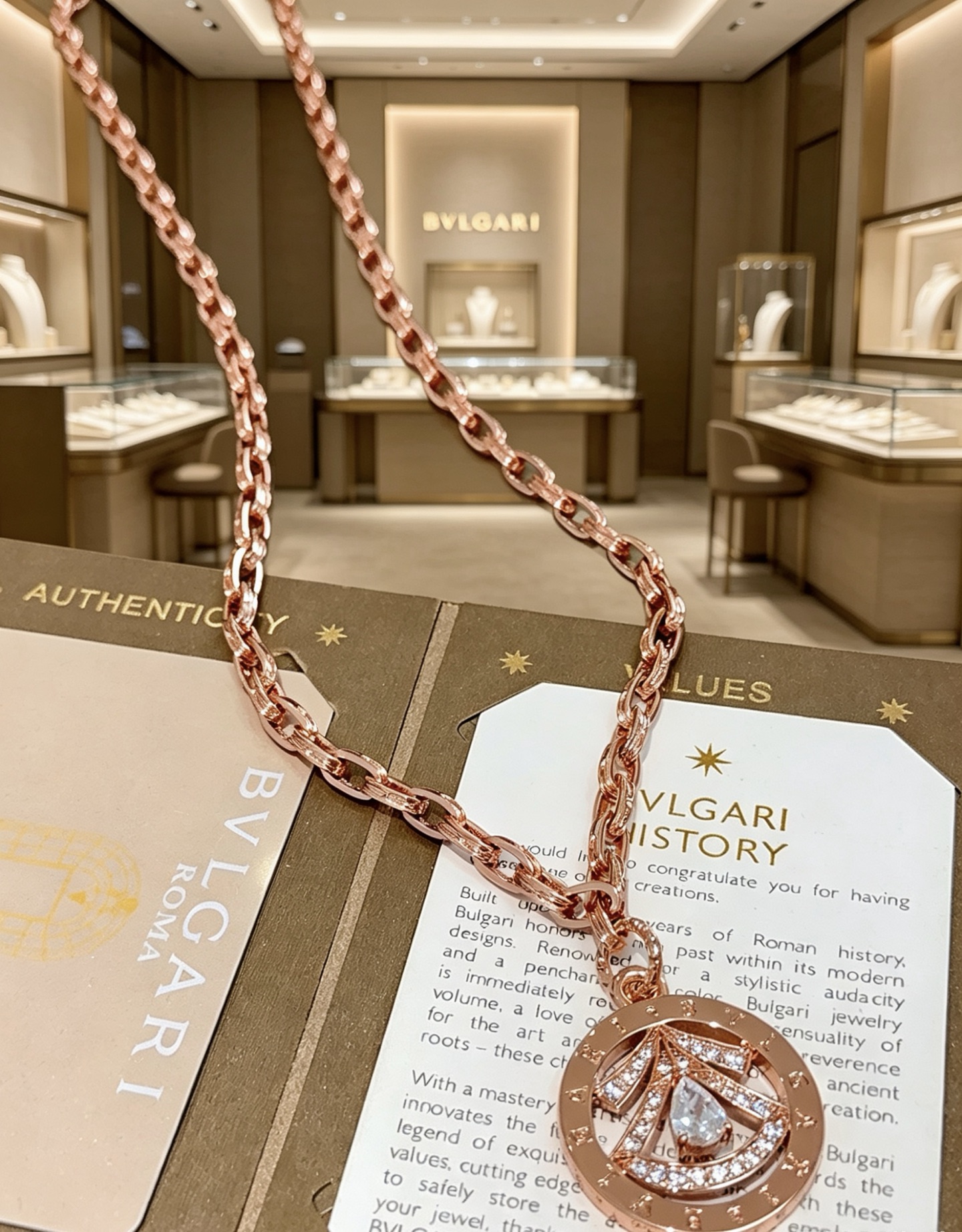 Bvlgari Divas Dream necklace Rose gold with clear diamonds 60cm