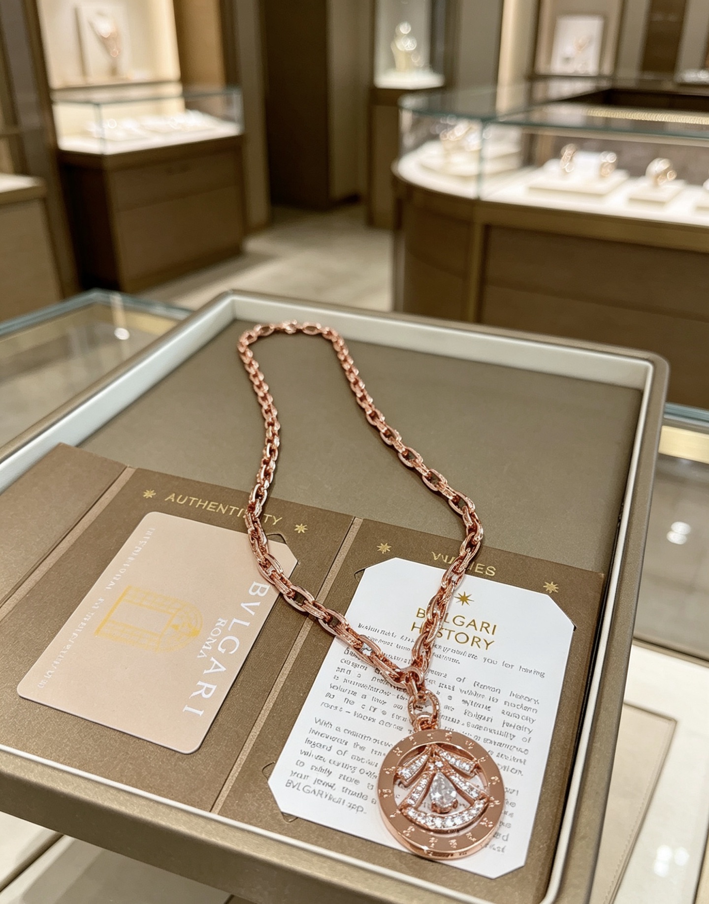 Bvlgari Divas Dream necklace Rose gold with clear diamonds 60cm