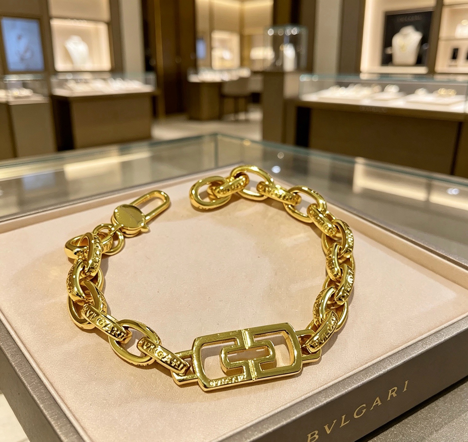 Bvlgari DIVAS DREAM bracelet 18K yellow gold 20