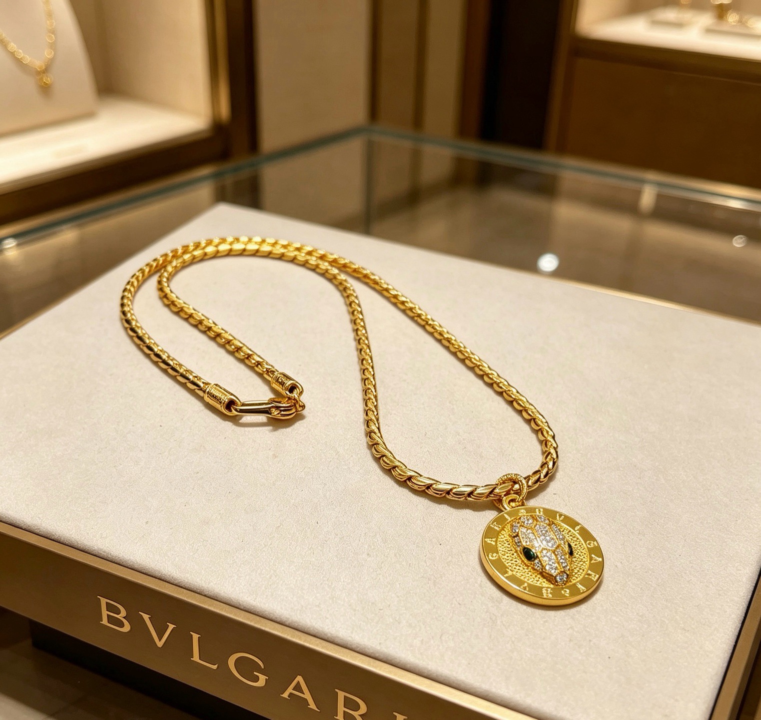 Bvlgari Serpenti necklace Yellow gold with pave clear diamonds and black onyx snake eyes 60cm