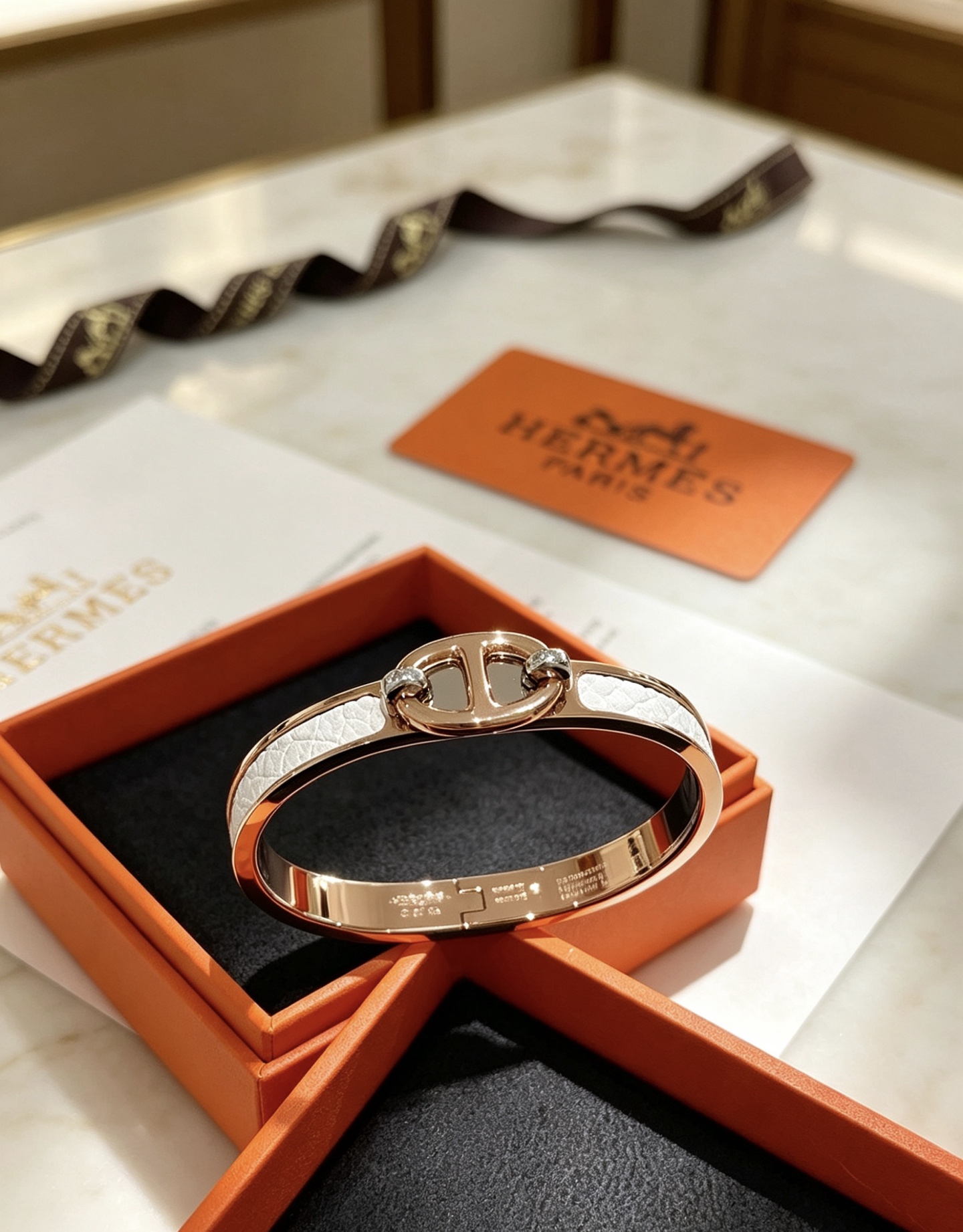 Bracciale Hermes Mini Clic Chaine d'Ancre Metallo placcato oro rosa con inserto in pelle goffrata bianca accenti hardware color argento 17 cm