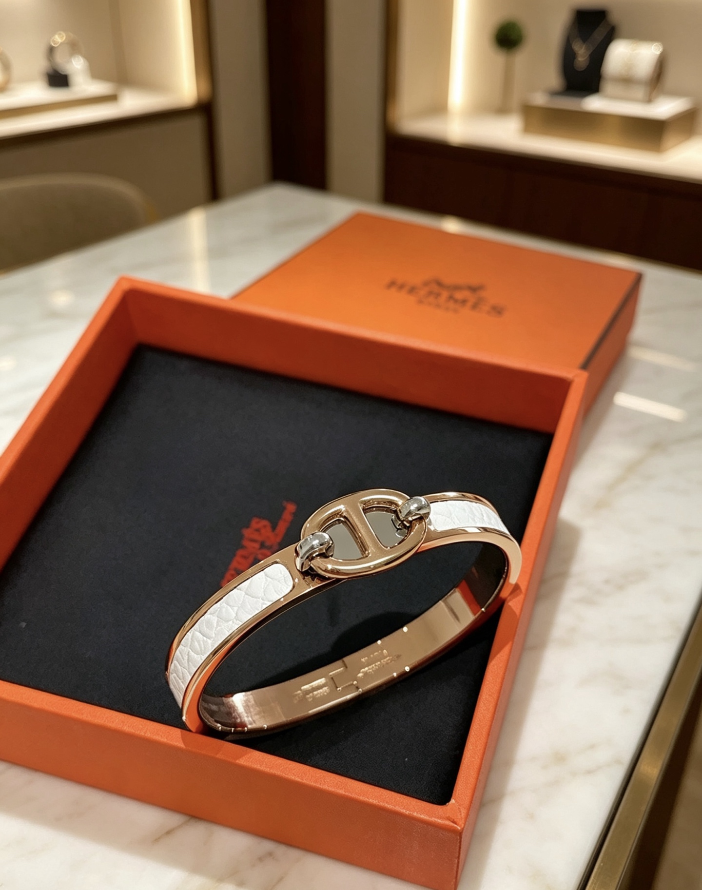 Bracciale Hermes Mini Clic Chaine d'Ancre Metallo placcato oro rosa con inserto in pelle goffrata bianca accenti hardware color argento 17 cm