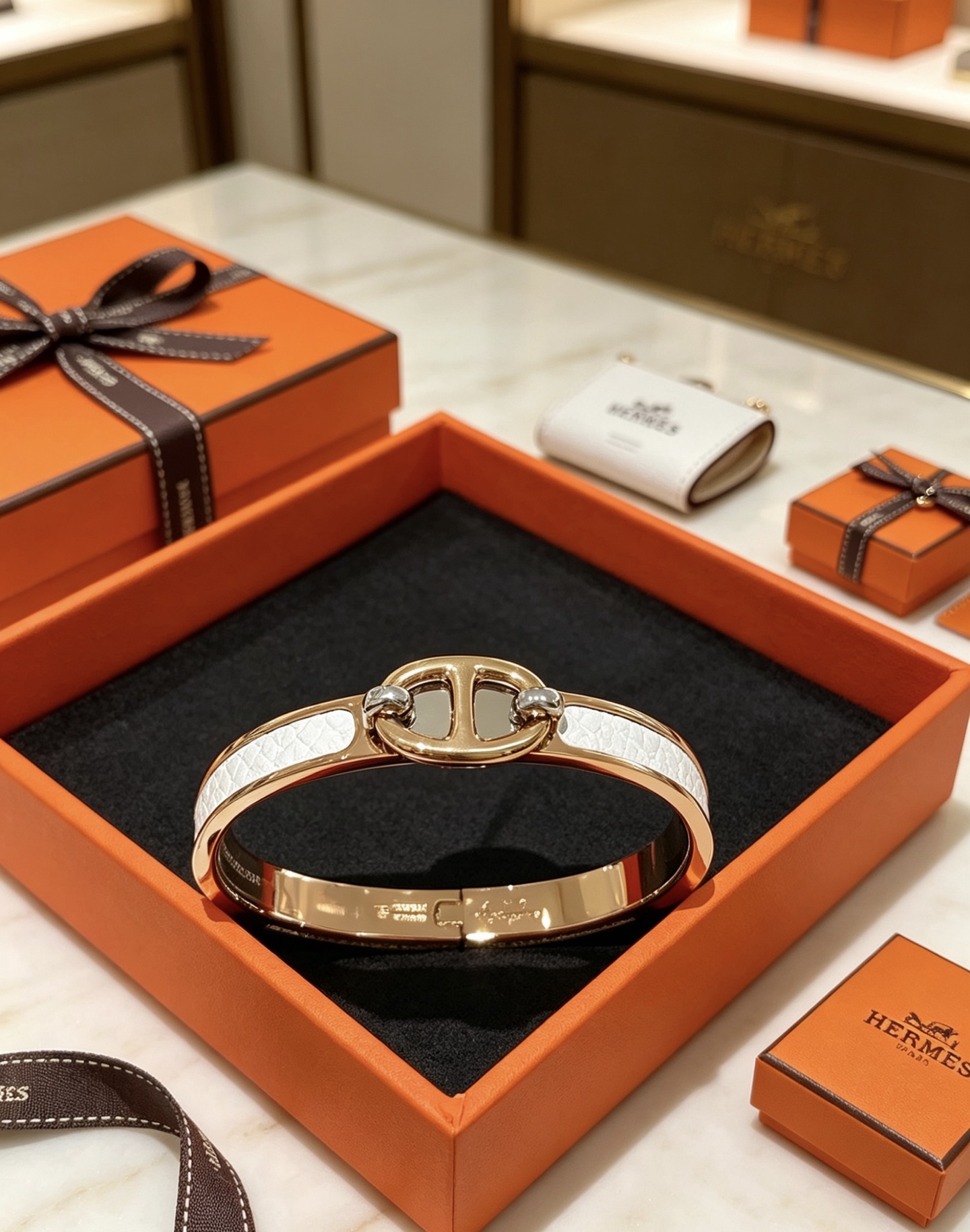 Bracciale Hermes Mini Clic Chaine d'Ancre Metallo placcato oro rosa con inserto in pelle goffrata bianca accenti hardware color argento 17 cm