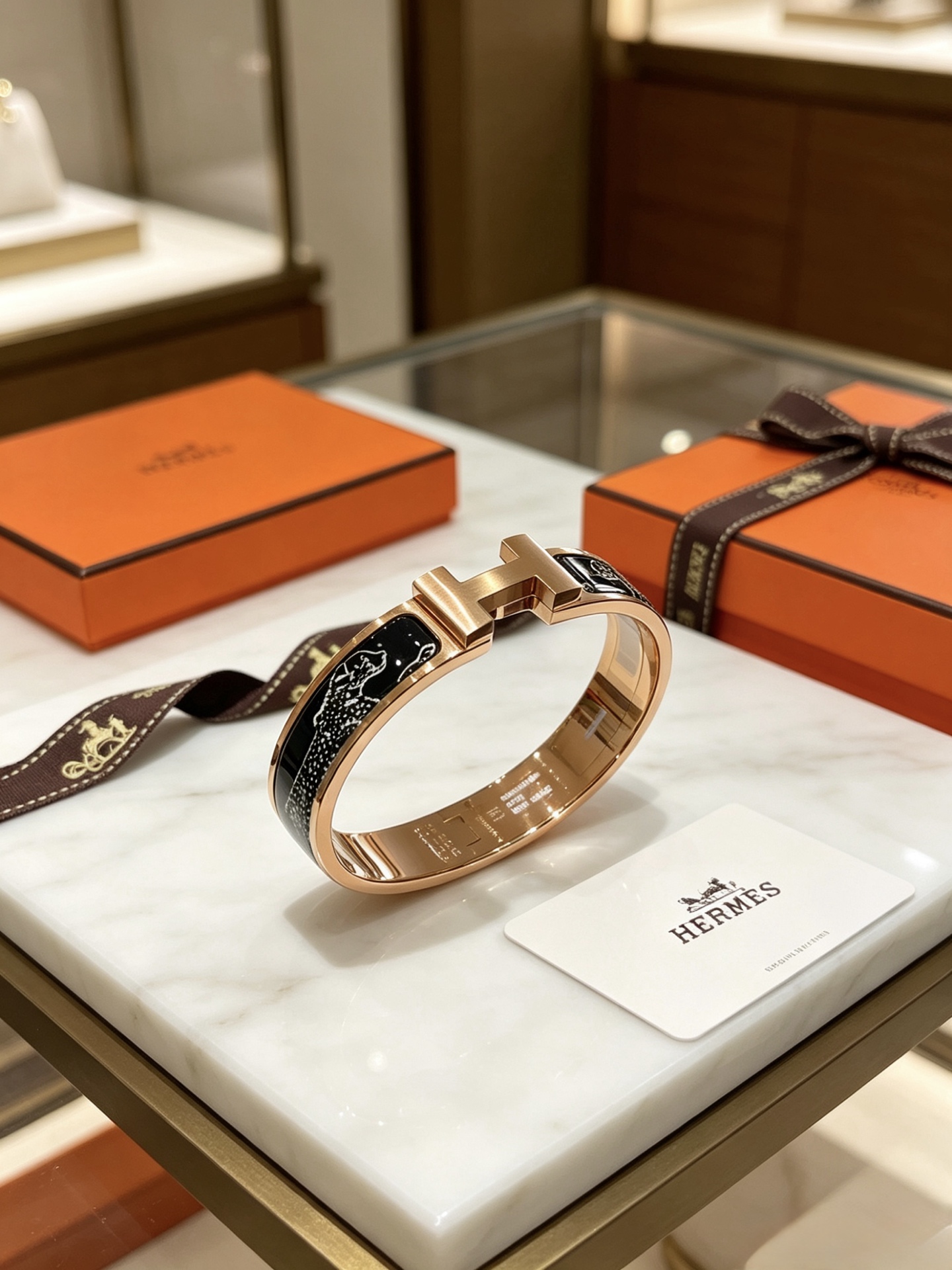 Bracciale Hermes Clic H Panthere in metallo oro rosa con smalto nero e dettaglio pantera bianca 17