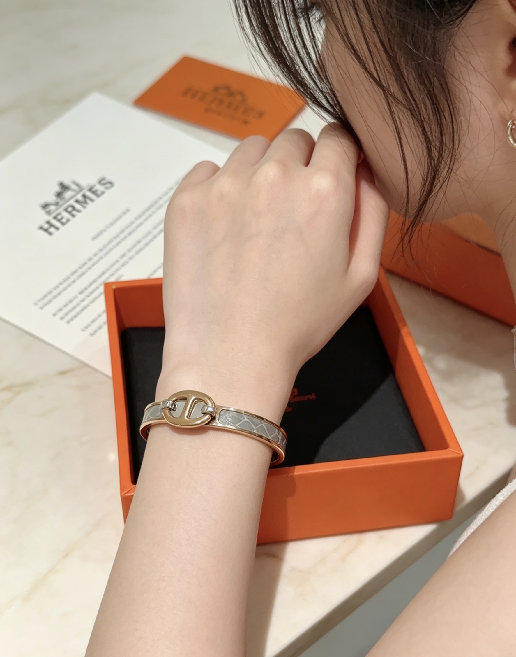 Bracciale Hermes Mini Clic Chaine d Ancre Metallo oro rosa con inserto in pelle di coccodrillo bianca 17 cm
