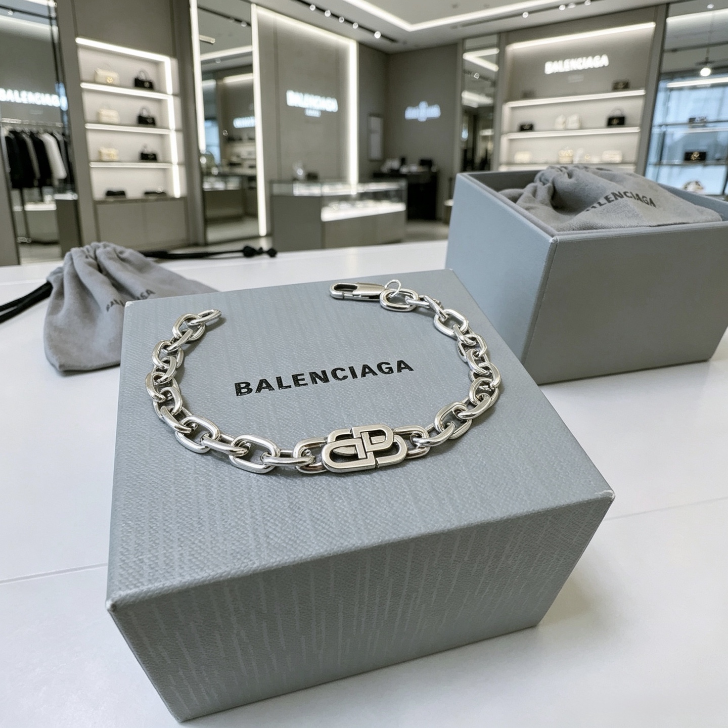 Luxury necklace 24cm