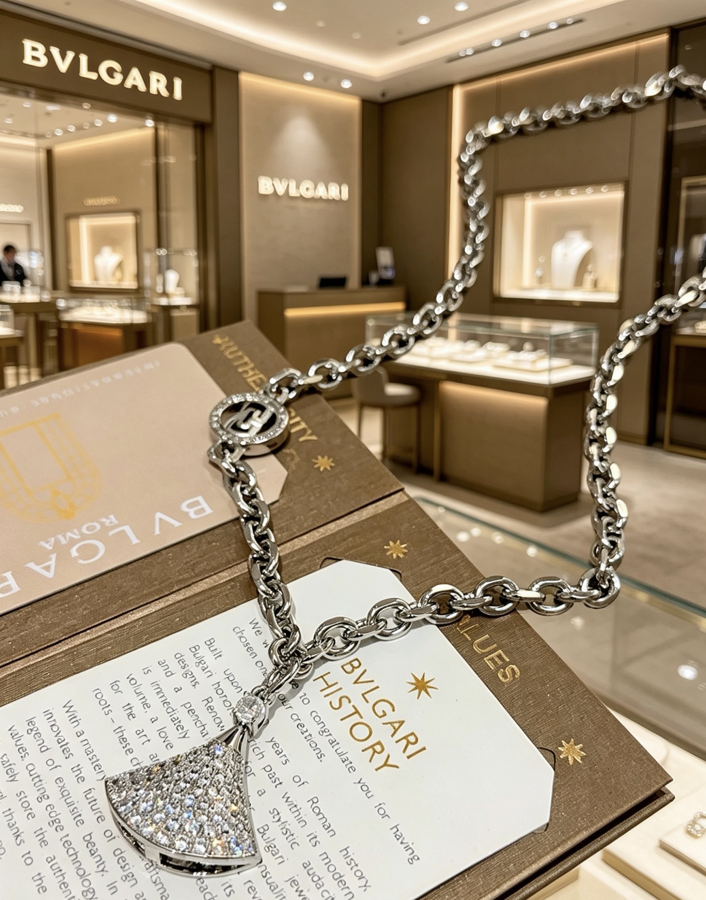 Bvlgari Divas Dream necklace silver-toned white gold with full pave clear diamonds 45cm