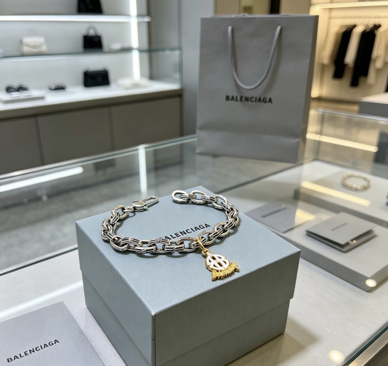 Luxury necklace 24cm