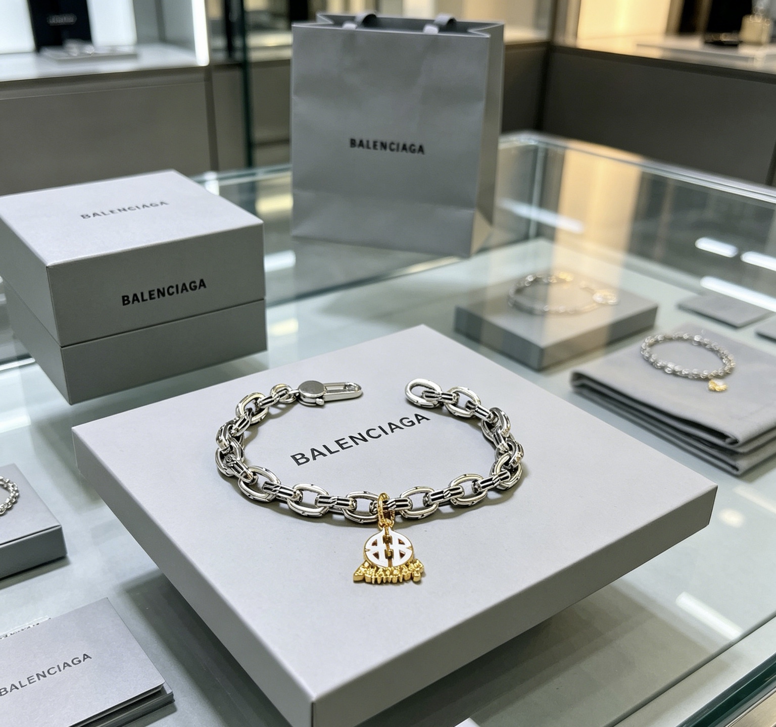 Luxury necklace 24cm