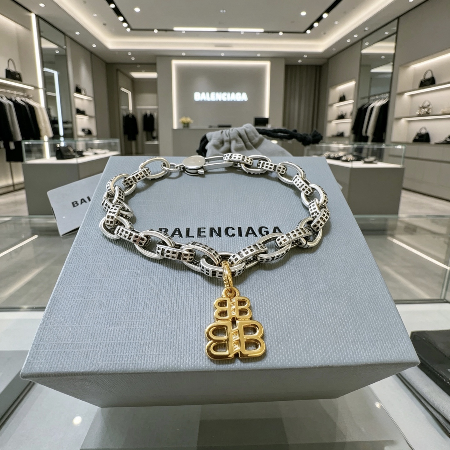 Luxury necklace 25cm