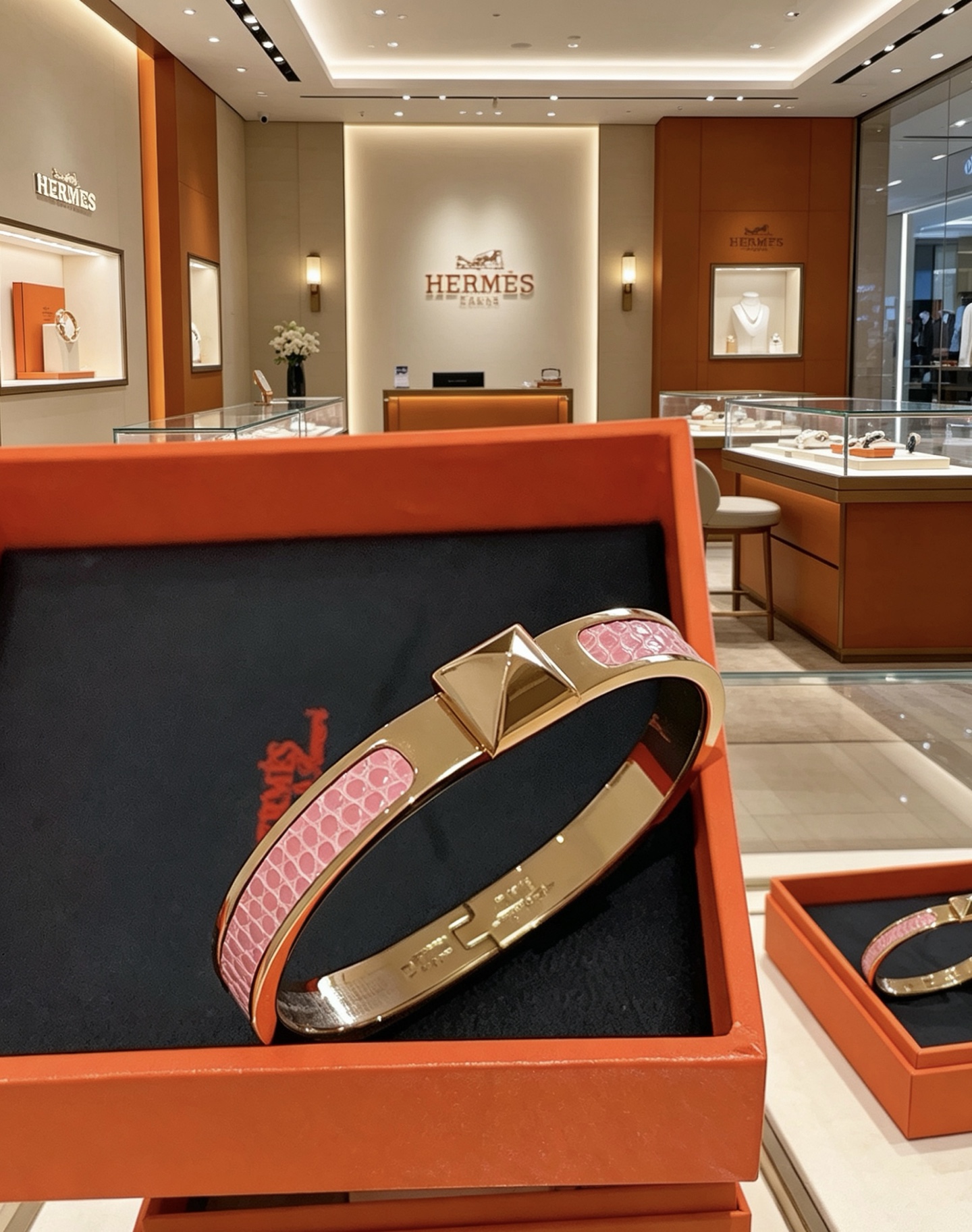 Bracelet Hermes Medor Métal doré rose avec incrustation de cuir de crocodile rose PM