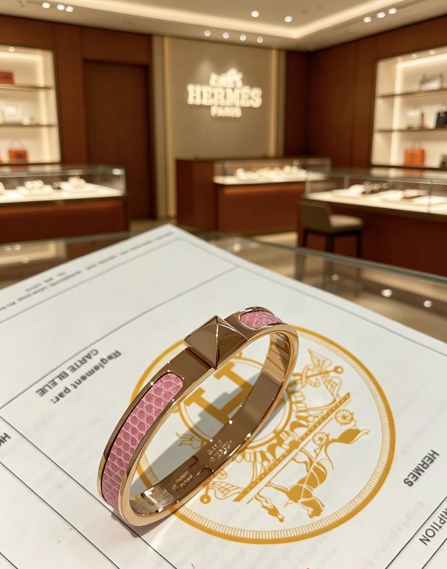 Bracelet Hermes Medor Métal doré rose avec incrustation de cuir de crocodile rose PM