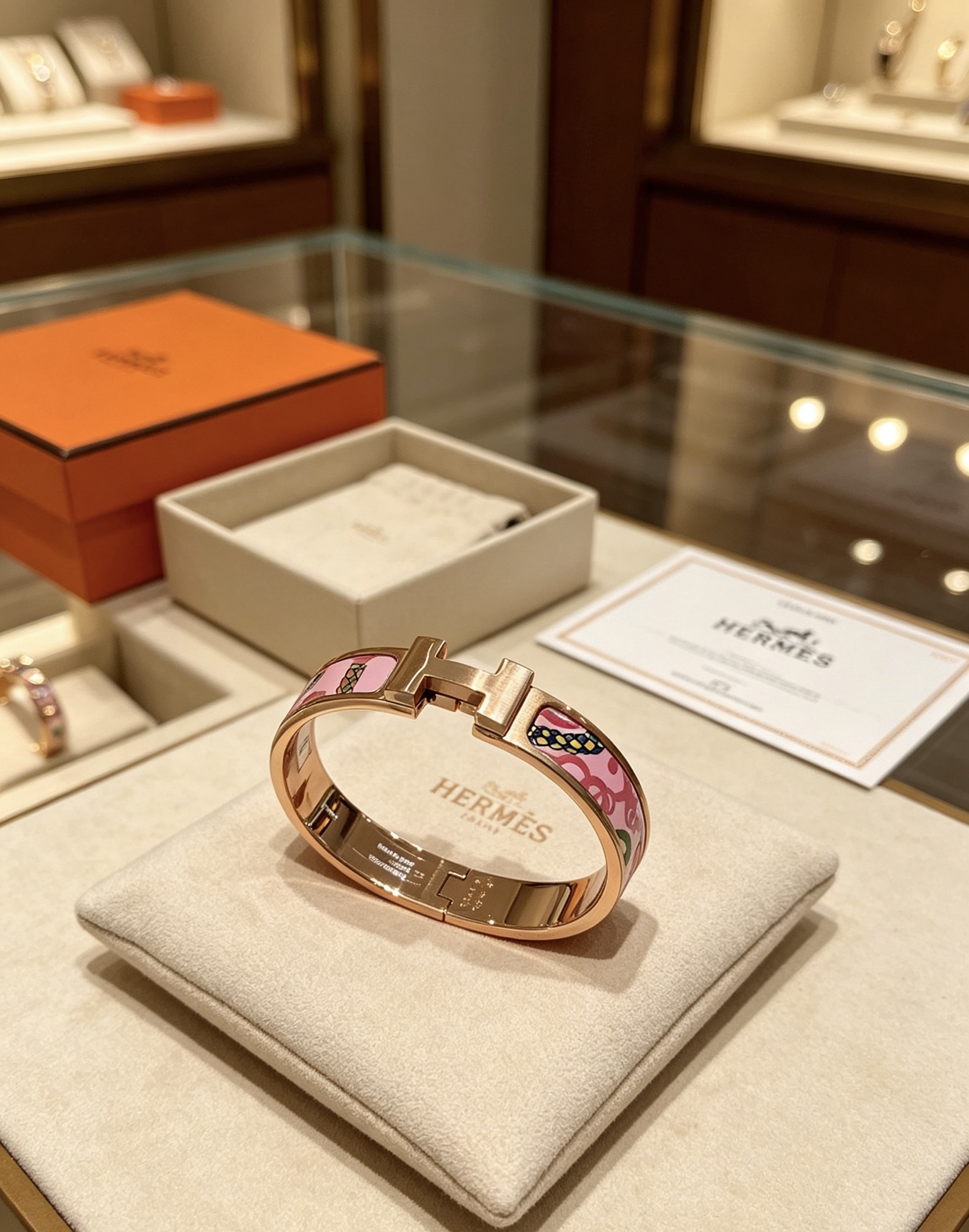 Bracciale Hermes Clic H in metallo color oro rosa con smalto rosa e motivo stampato multicolor 17