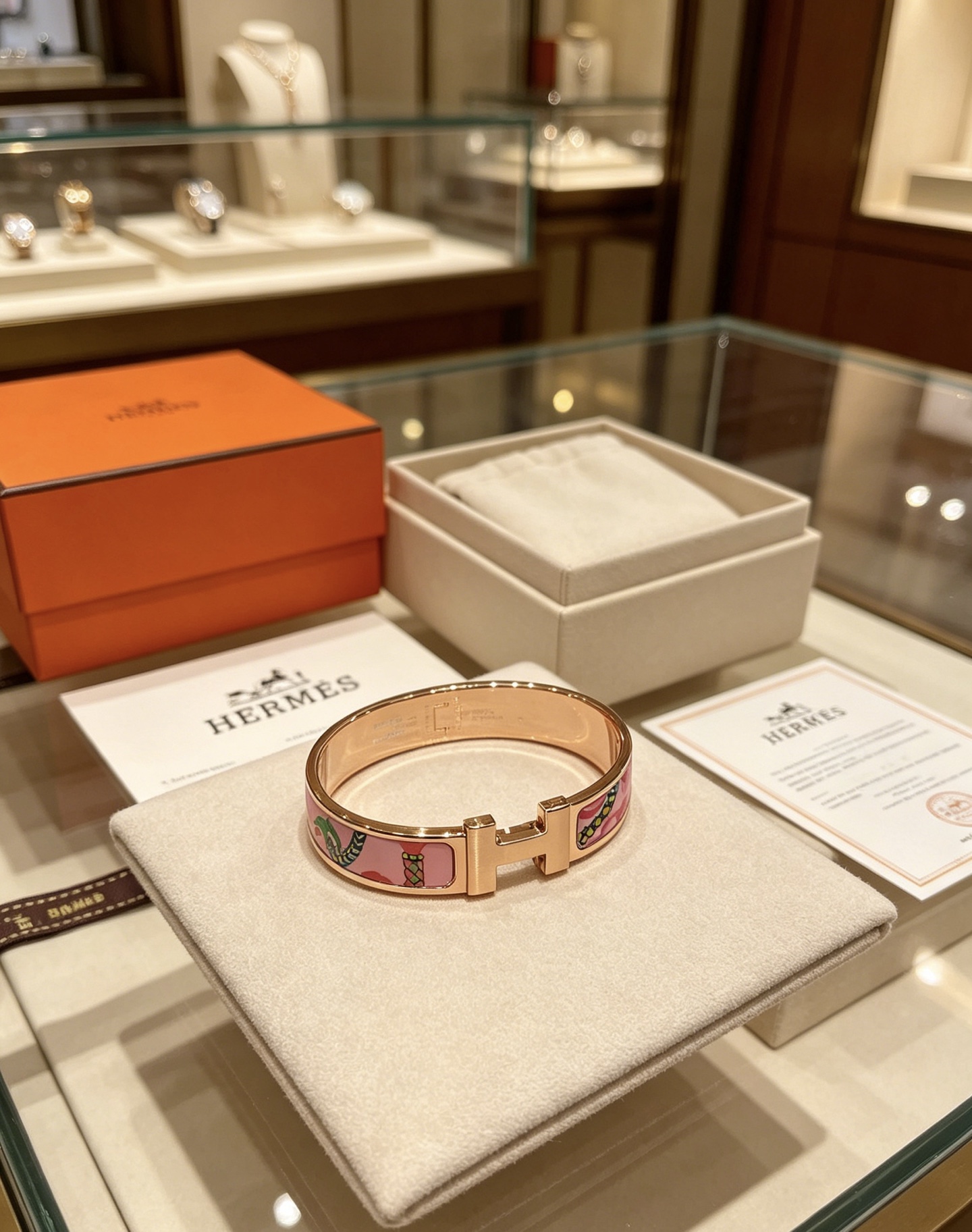 Bracciale Hermes Clic H in metallo color oro rosa con smalto rosa e motivo stampato multicolor 17