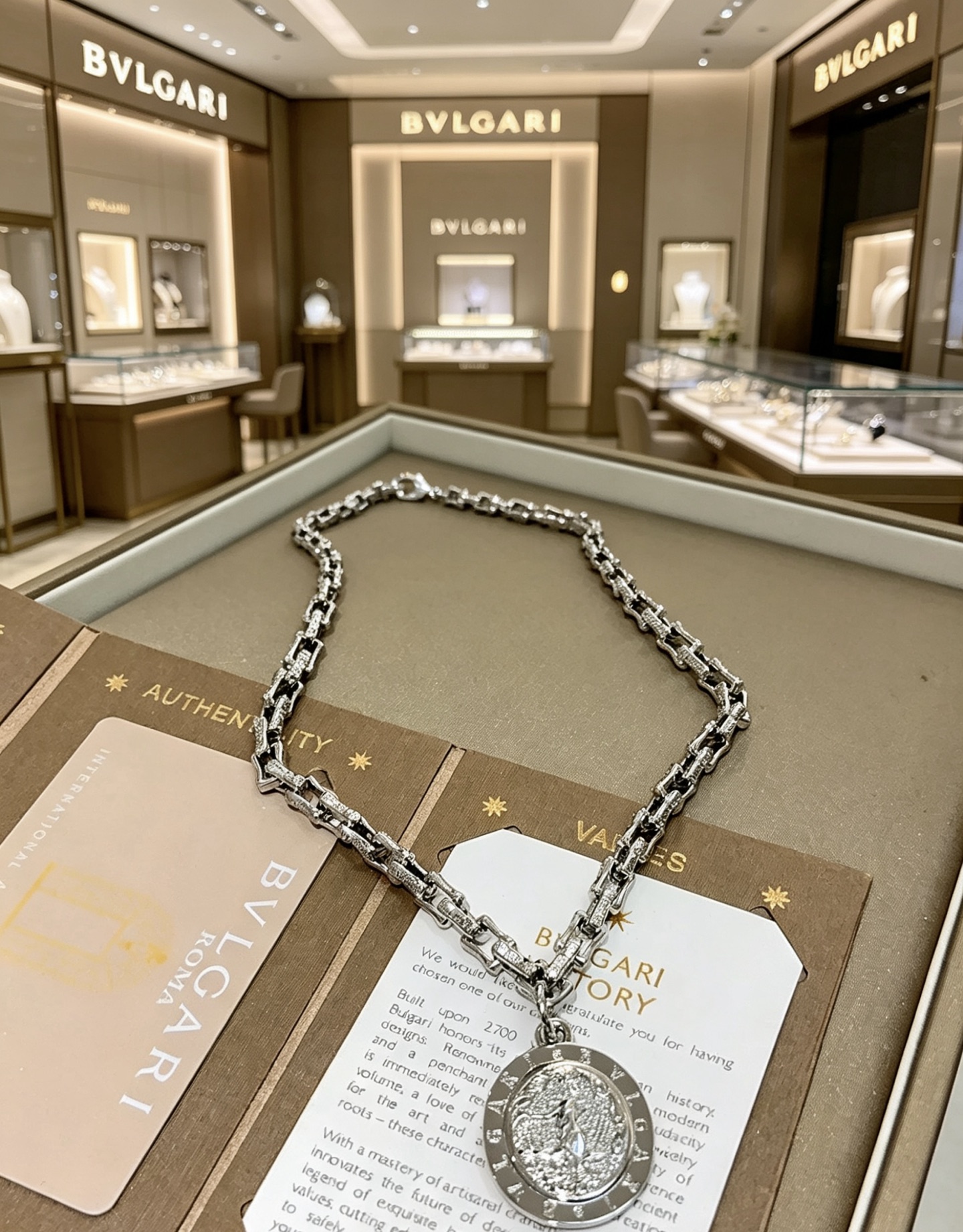 Bvlgari Bvlgari Bvlgari necklace silver-toned metal with pave clear diamonds 60cm