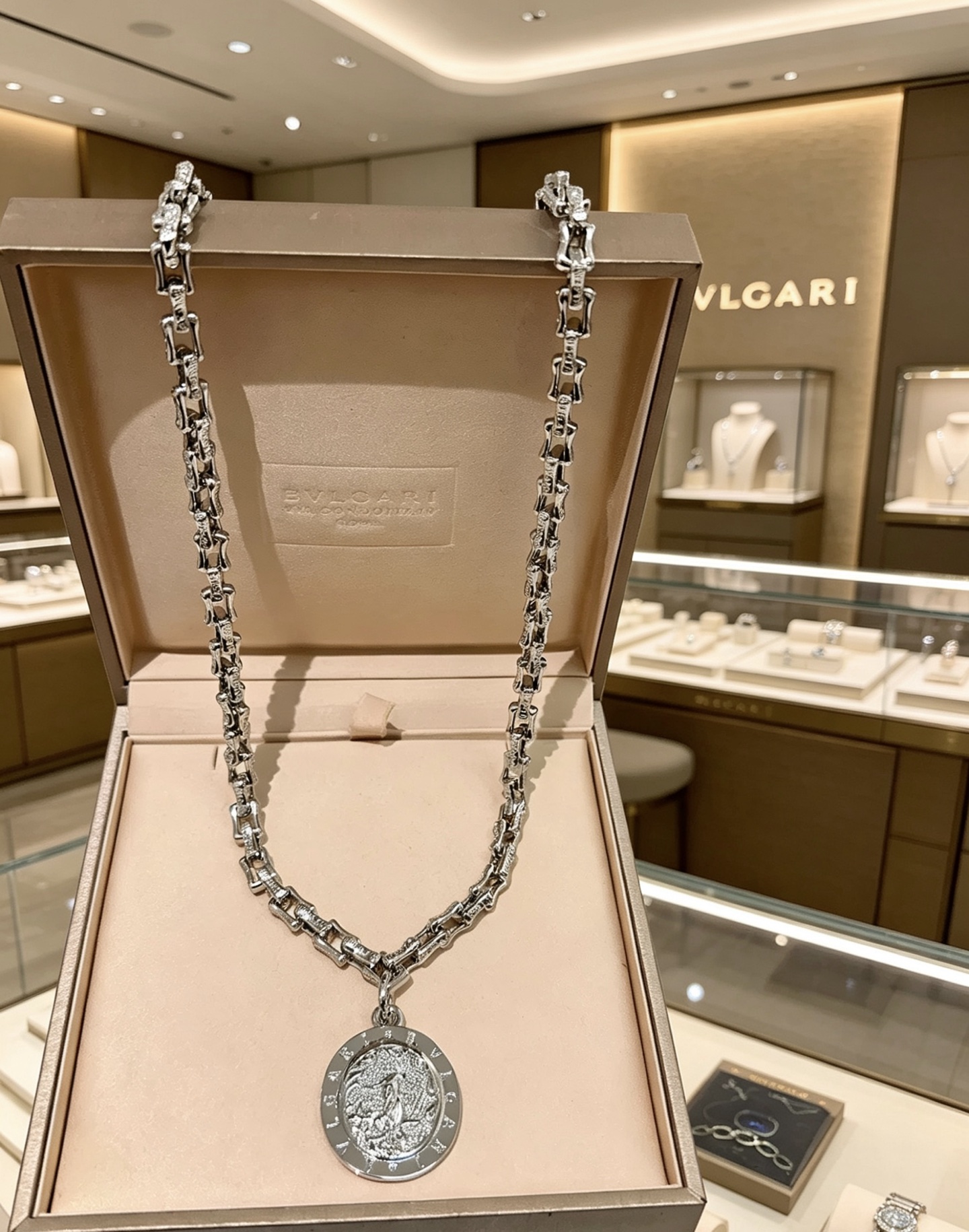 Bvlgari Bvlgari Bvlgari necklace silver-toned metal with pave clear diamonds 60cm