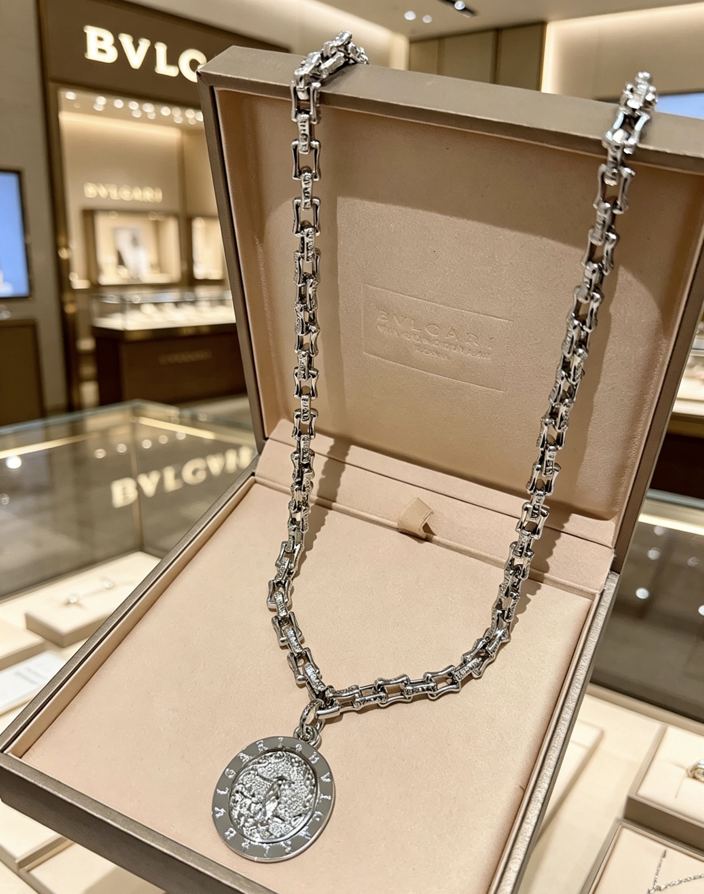 Bvlgari Bvlgari Bvlgari necklace silver-toned metal with pave clear diamonds 60cm