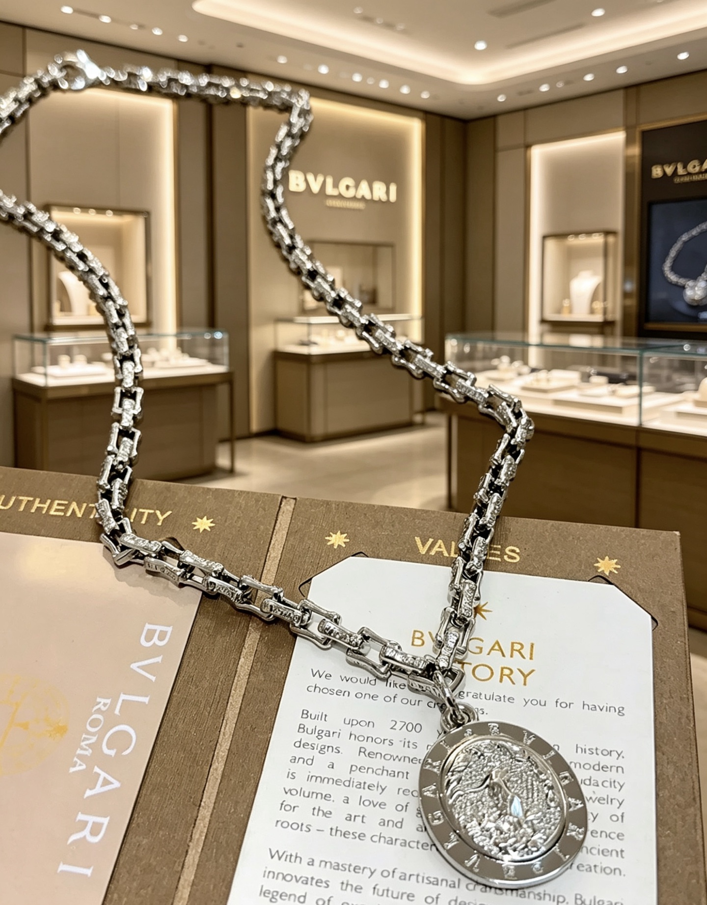 Bvlgari Bvlgari Bvlgari necklace silver-toned metal with pave clear diamonds 60cm