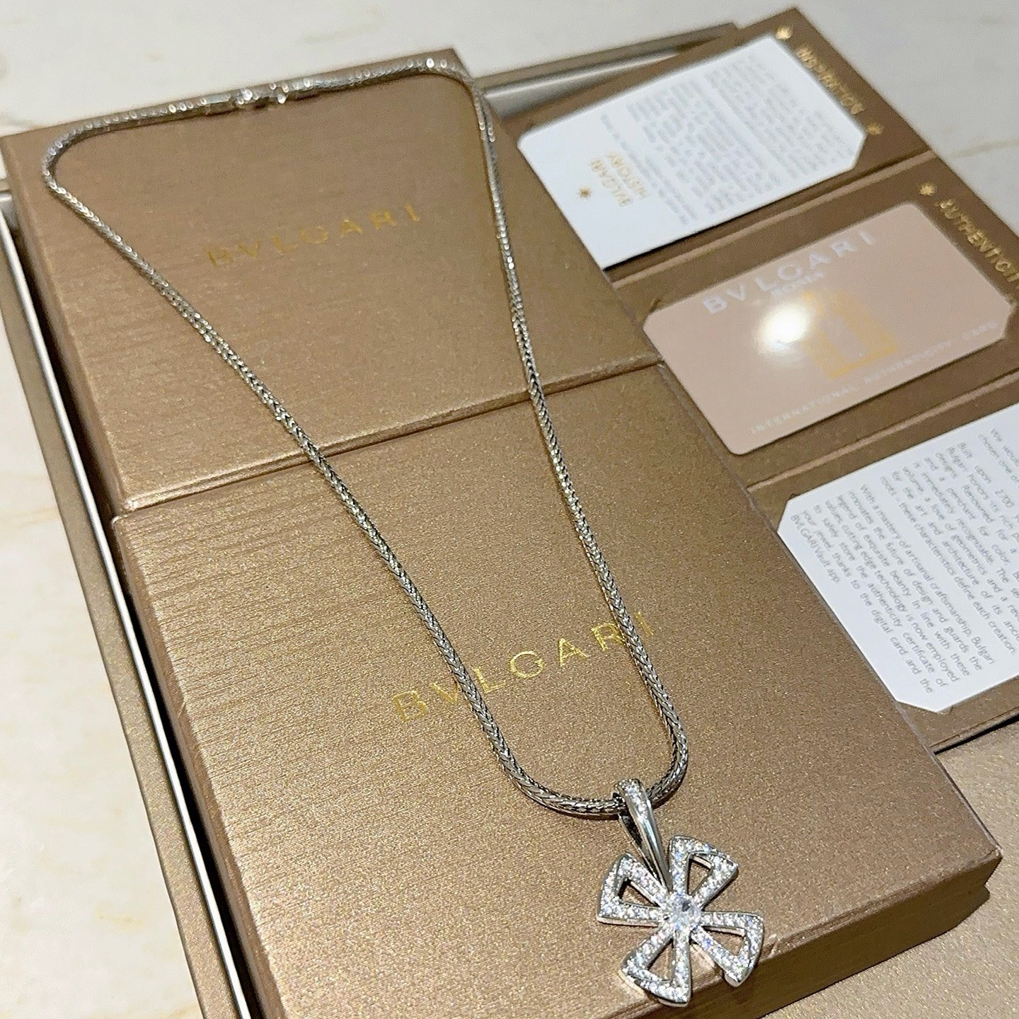 Bvlgari Divas Dream necklace Silver-toned white gold with clear pave diamonds 60cm