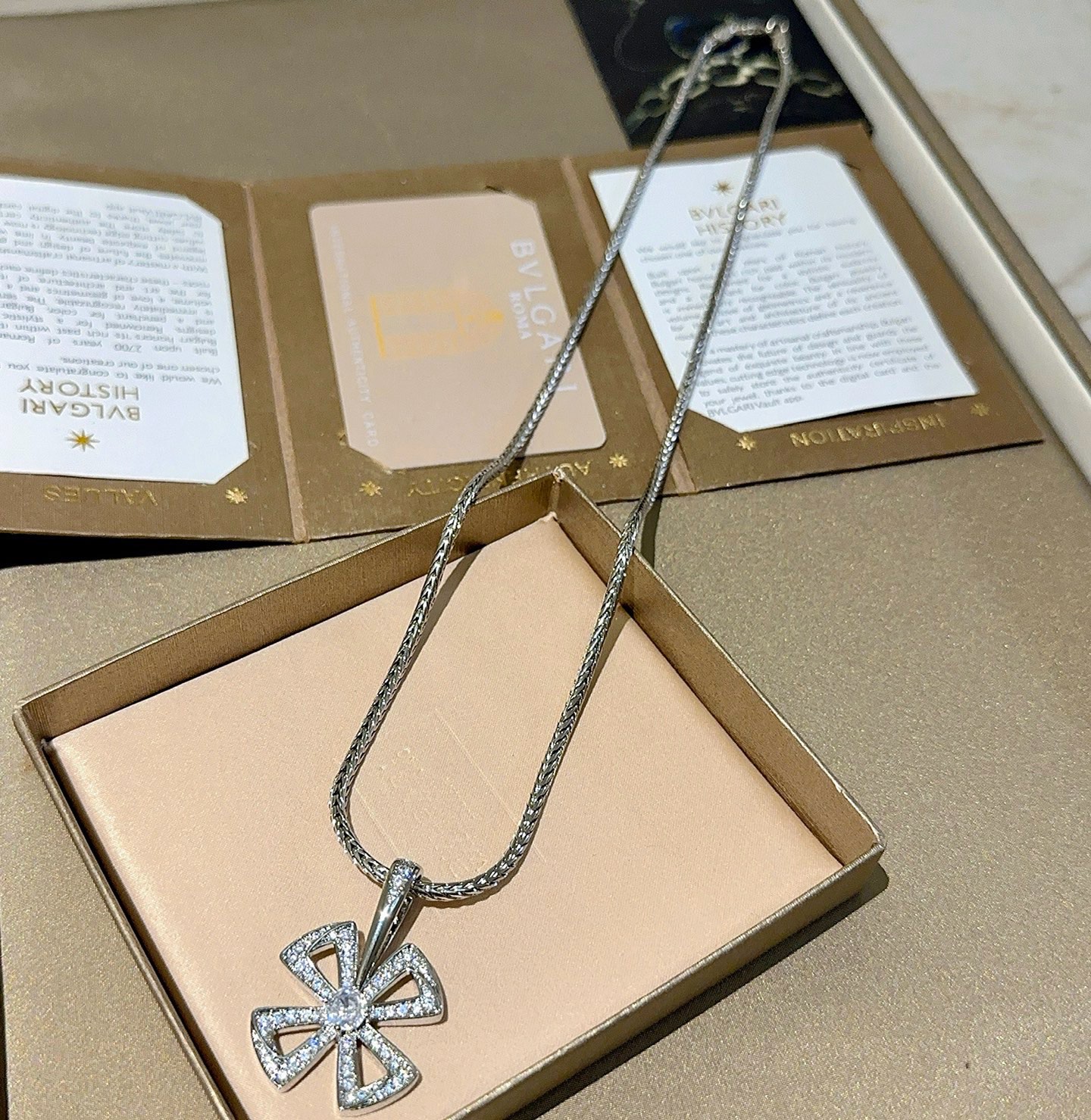 Bvlgari Divas Dream necklace Silver-toned white gold with clear pave diamonds 60cm