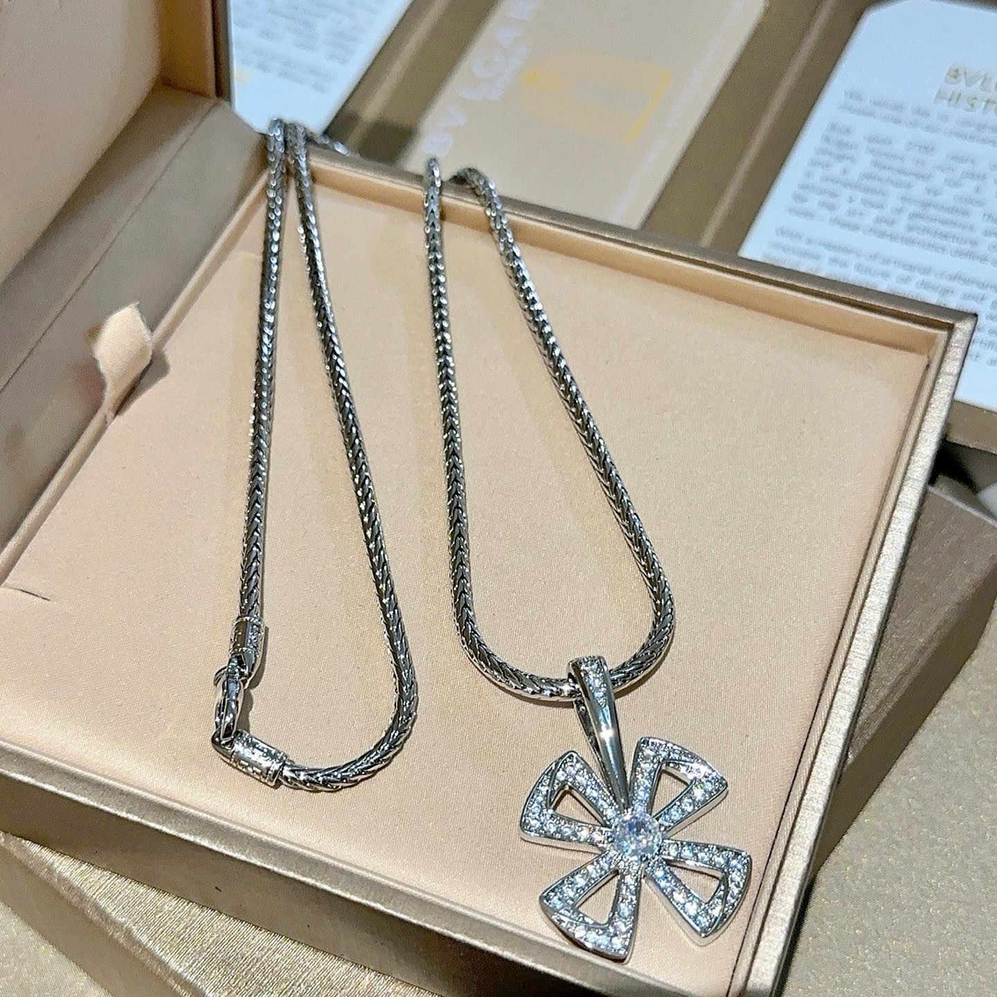 Bvlgari Divas Dream necklace Silver-toned white gold with clear pave diamonds 60cm