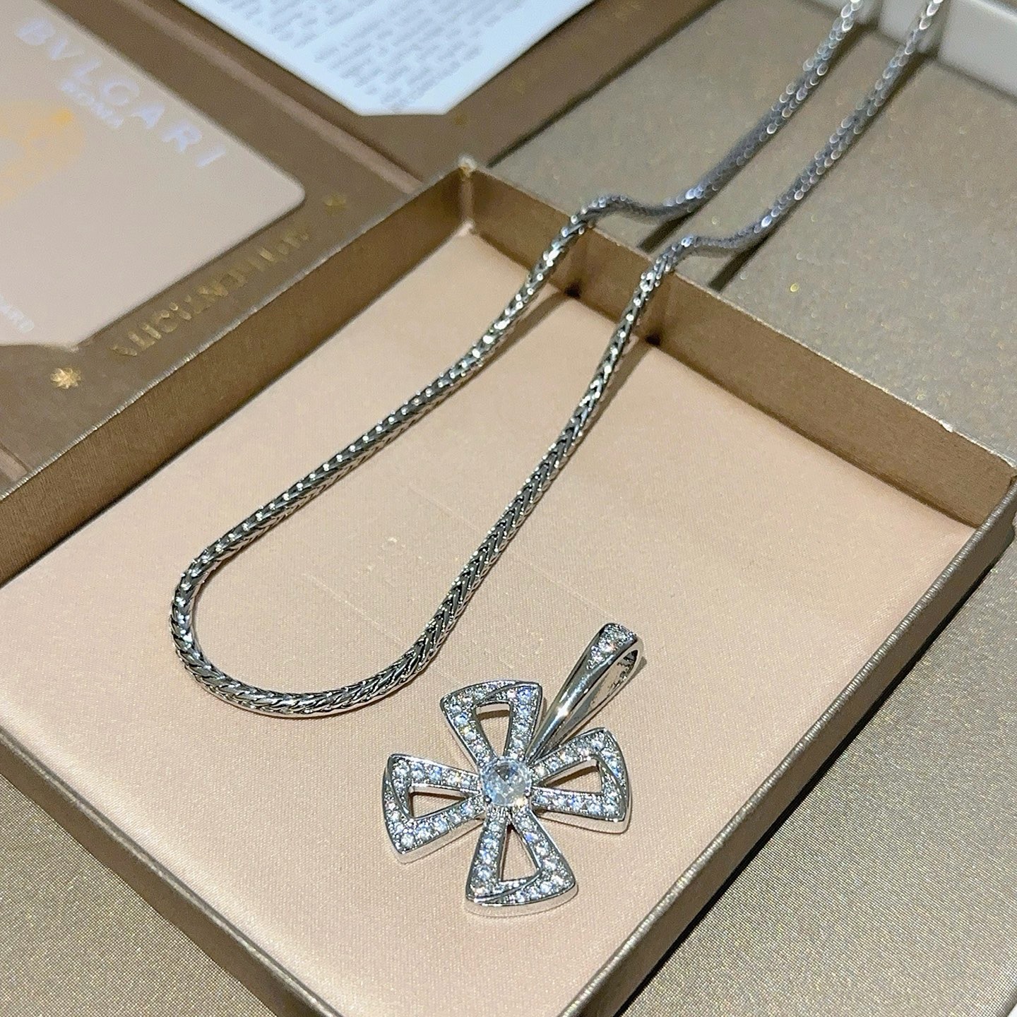 Bvlgari Divas Dream necklace Silver-toned white gold with clear pave diamonds 60cm