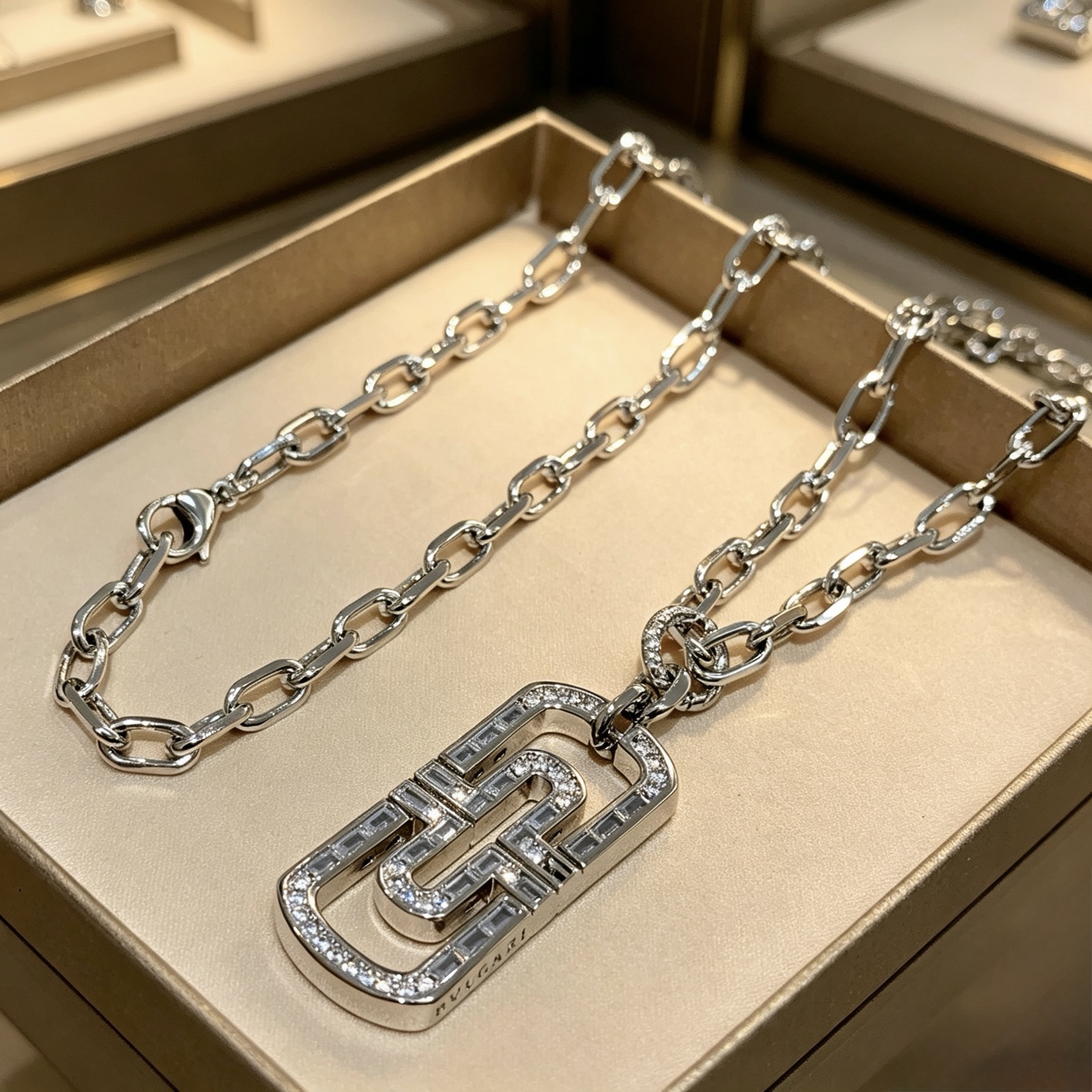 Bvlgari Parentesi necklace 18K white gold with pave diamonds 60cm