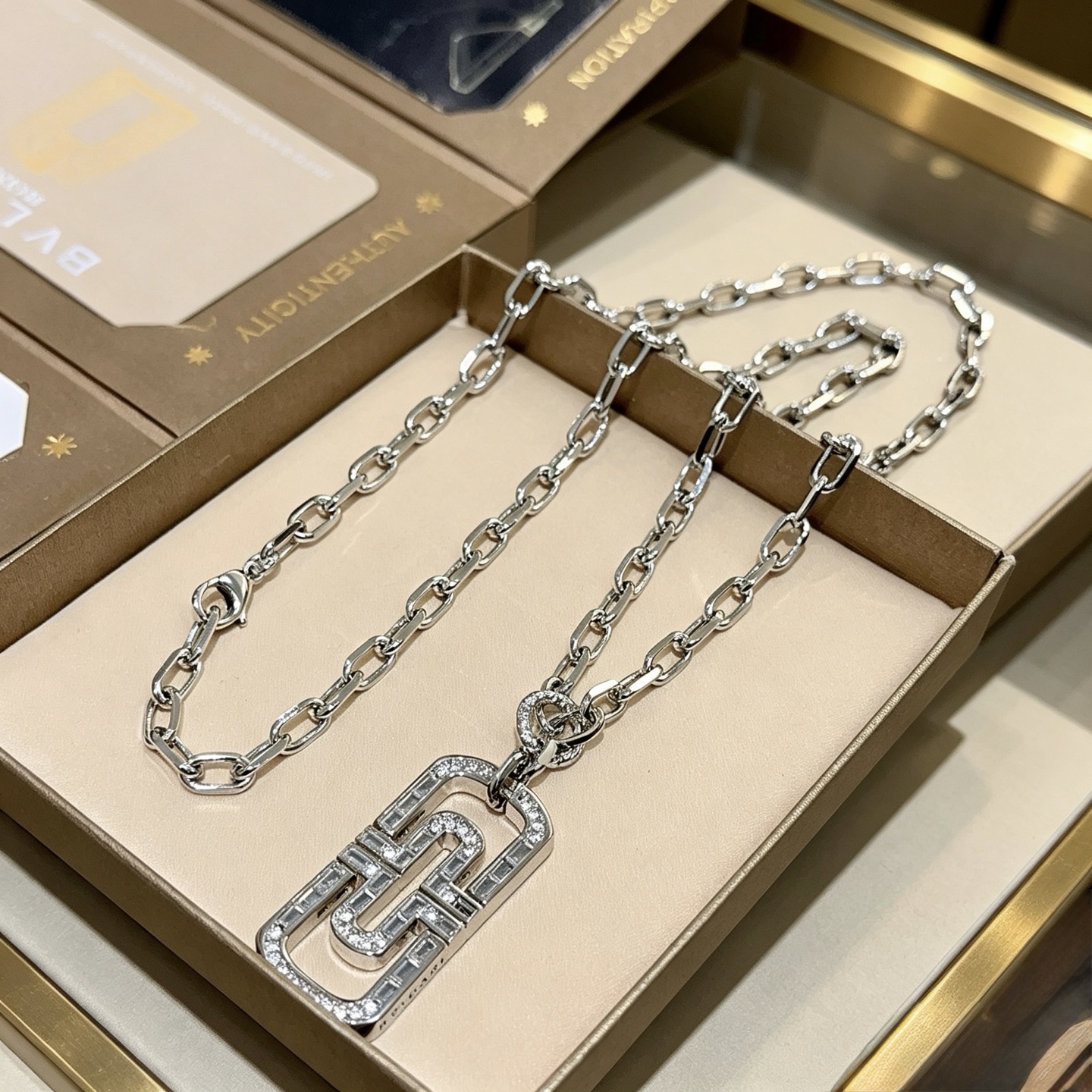 Bvlgari Parentesi necklace 18K white gold with pave diamonds 60cm