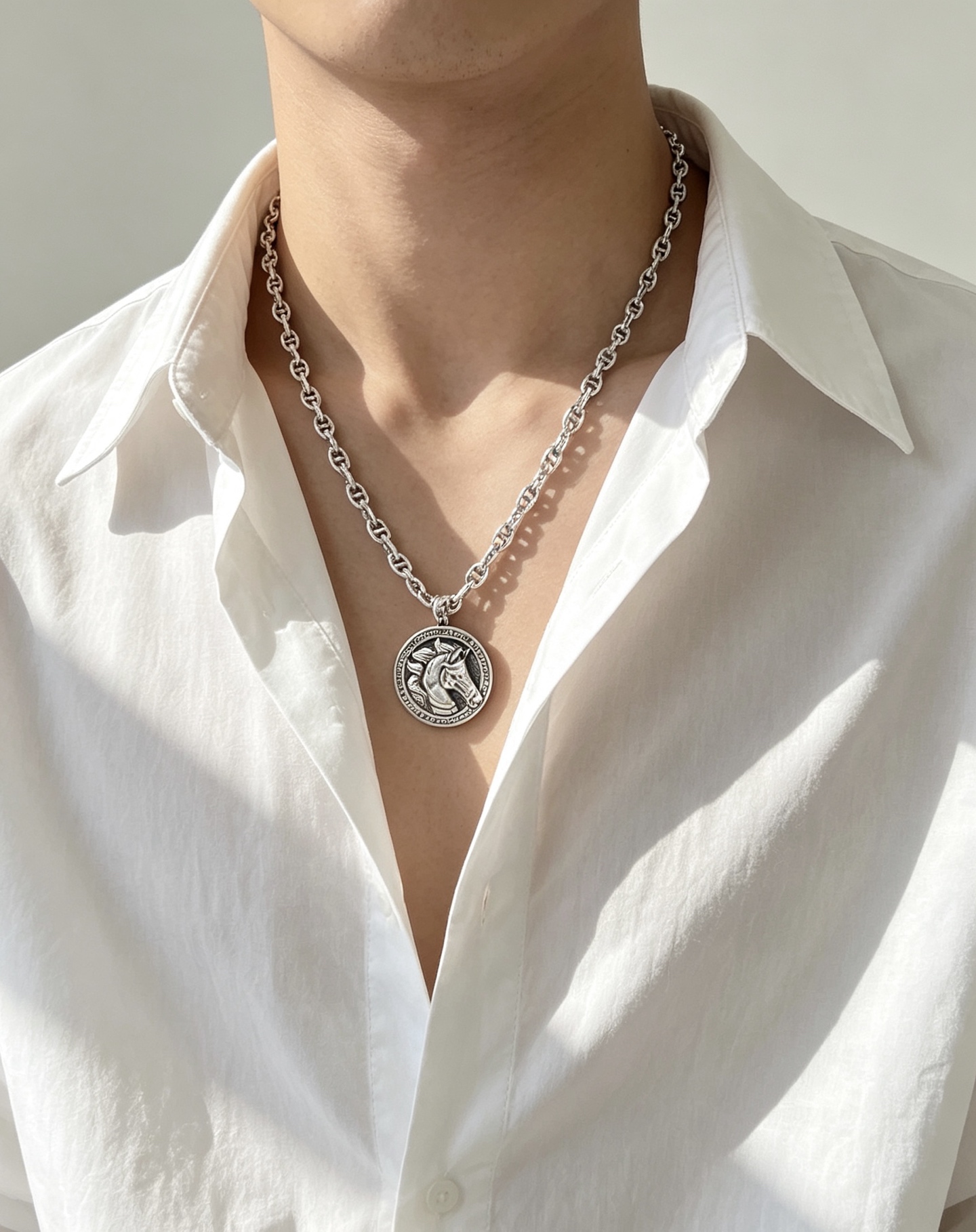 Collana Hermes Cheval con medaglione testa di cavallo Chaine d Ancre Metallo color argento antico con medaglione testa di cavallo in argento anticato 60 cm