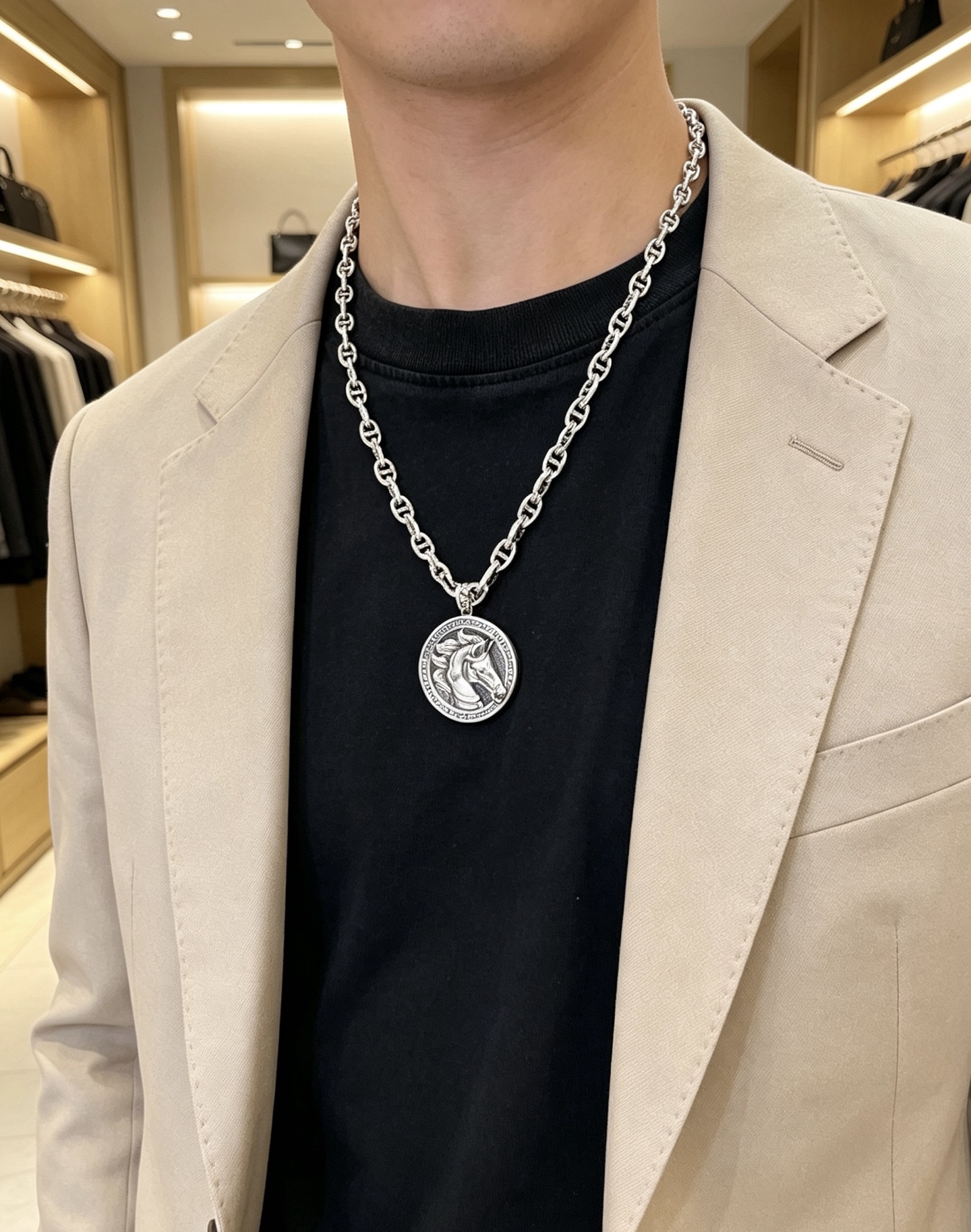Collana Hermes Cheval con medaglione testa di cavallo Chaine d Ancre Metallo color argento antico con medaglione testa di cavallo in argento anticato 60 cm