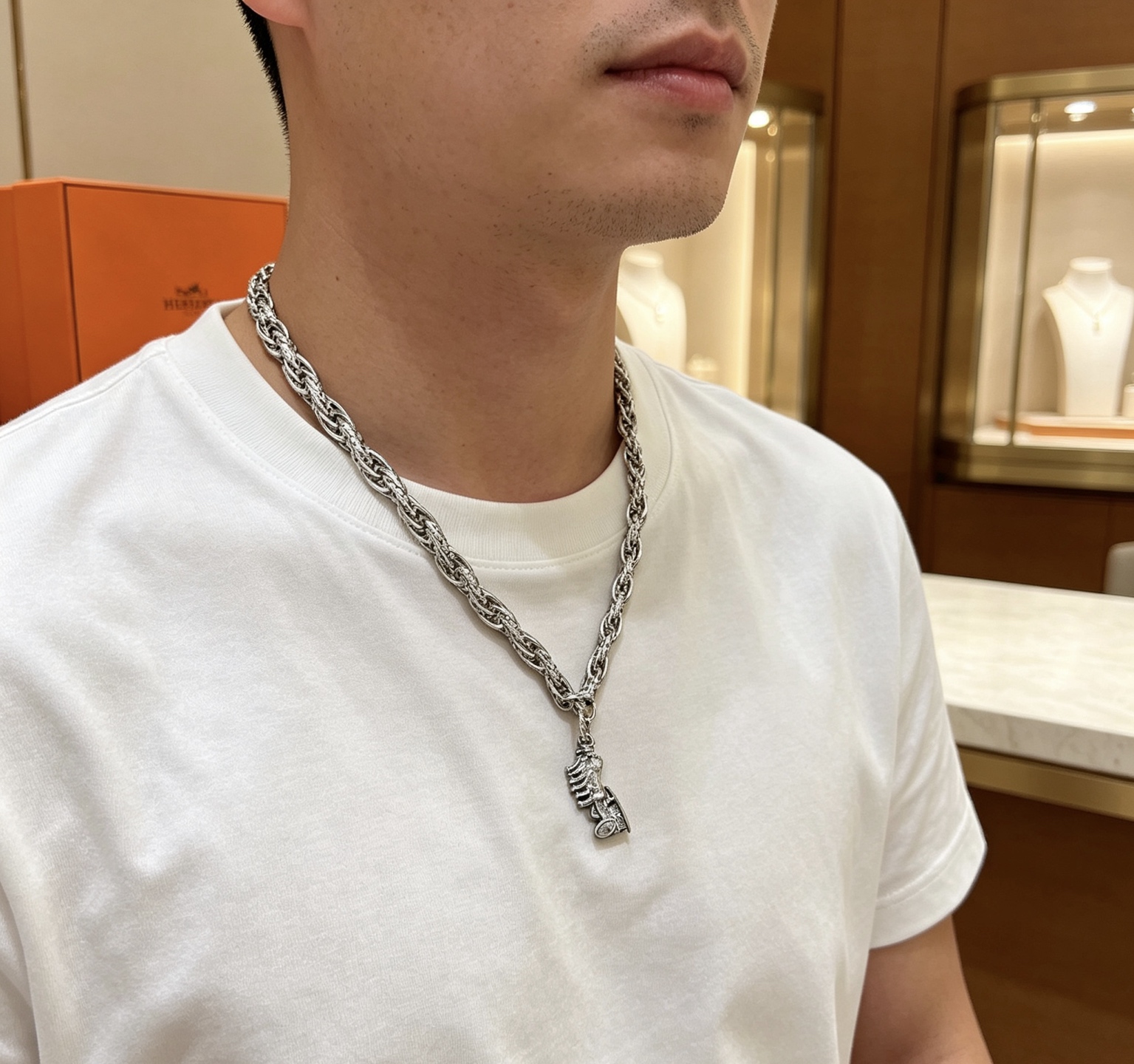 Colgante Hermes Carruaje de caballos Collar Chaine d Ancre Metal plateado sin piedras preciosas 60 cm