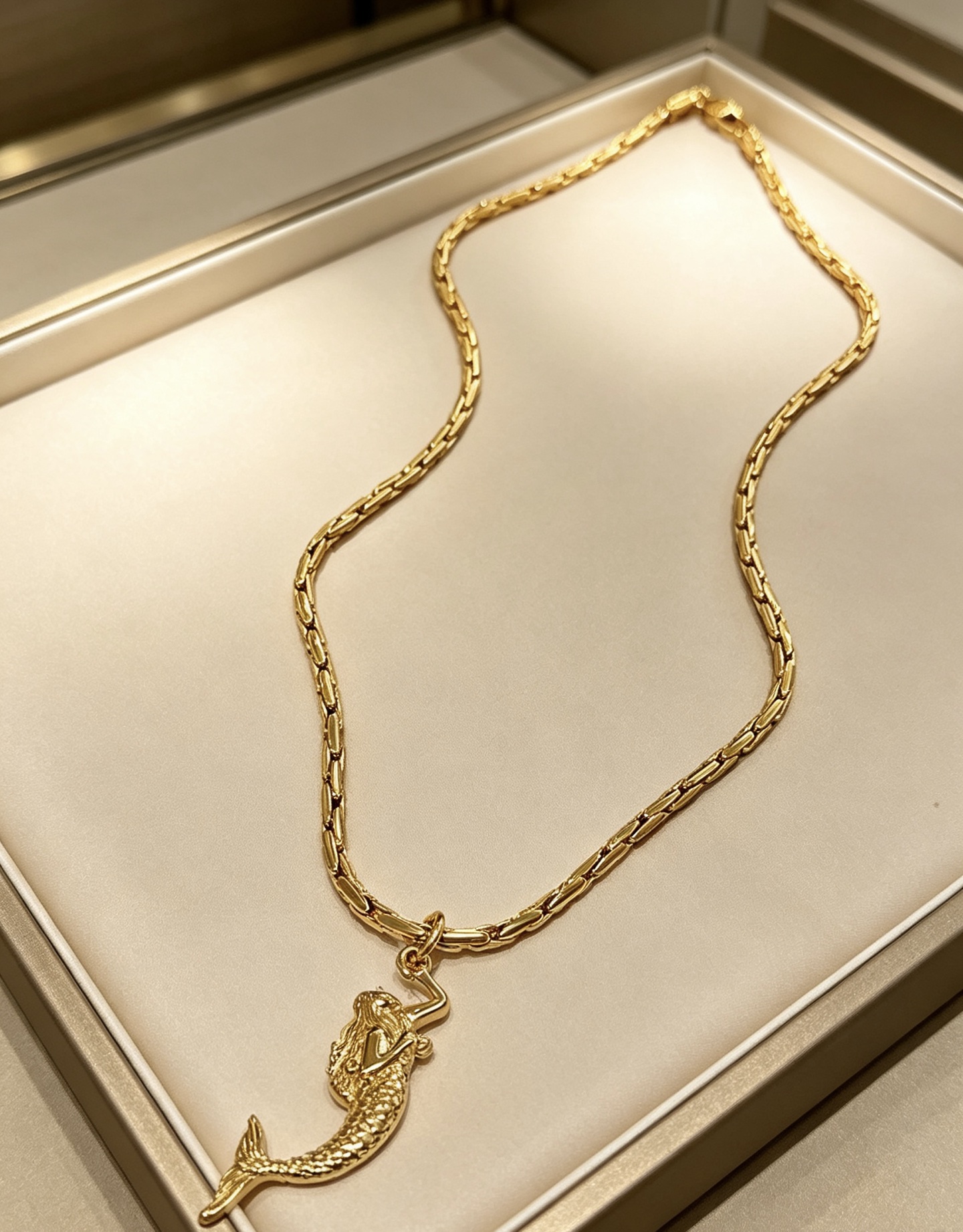 Bvlgari DIVAS DREAM Mermaid Pendant necklace 18K yellow gold 50cm