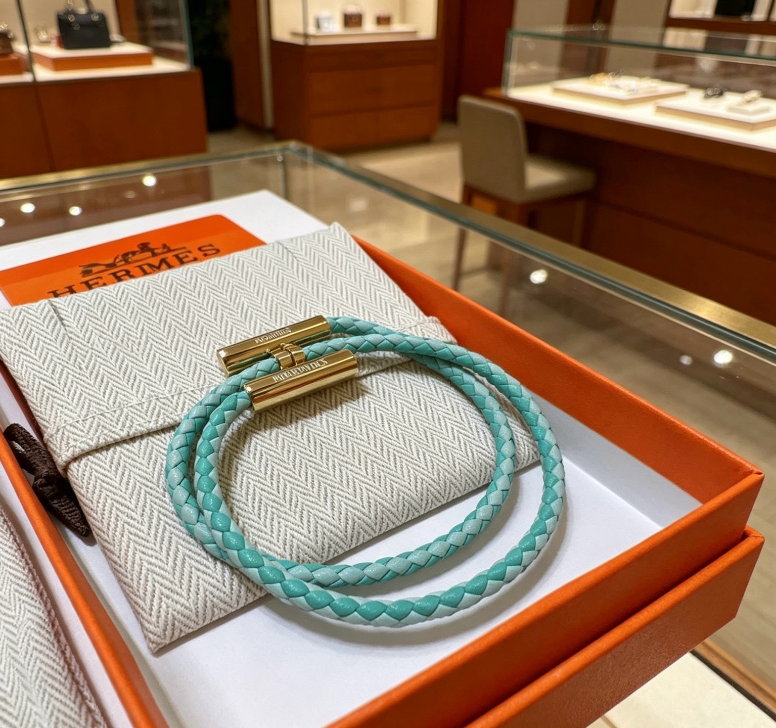 Bracciale Hermes Tournis Tresse Pelle intrecciata turchese in metallo color oro 18 cm