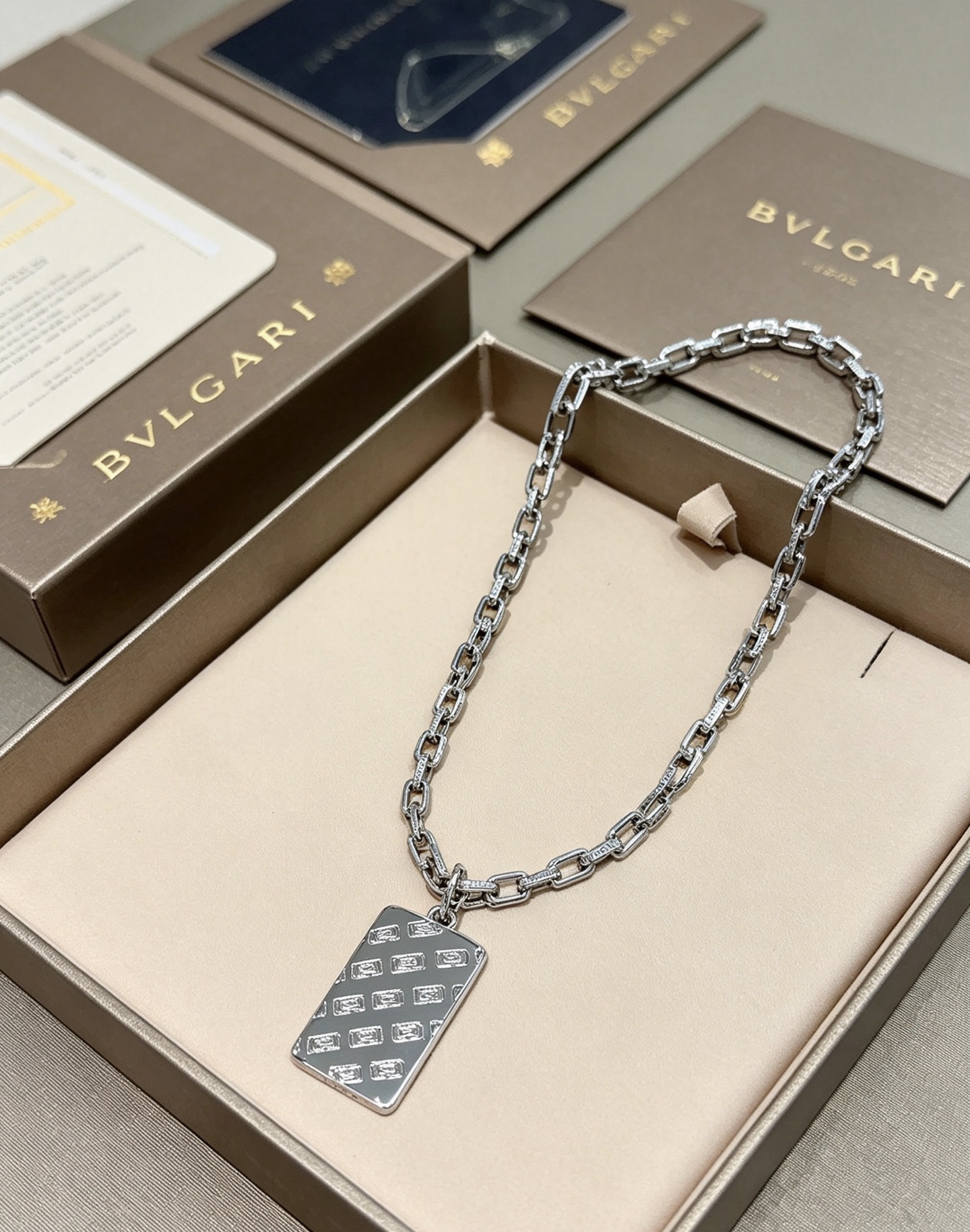 Bvlgari Bvlgari Bvlgari necklace Silver-toned metal with embossed logo detailing no gemstones 50cm