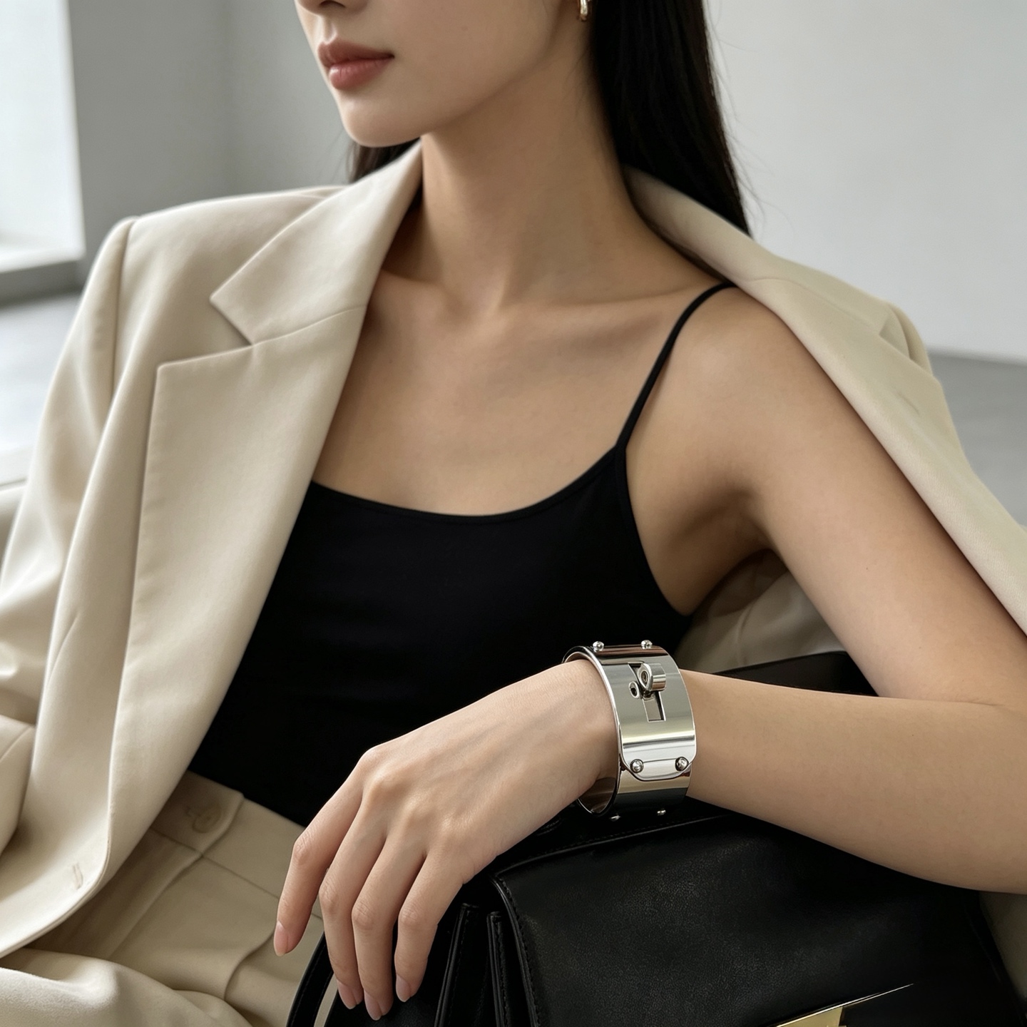Bracelet Hermes Kelly métal argenté et émail noir 21mm