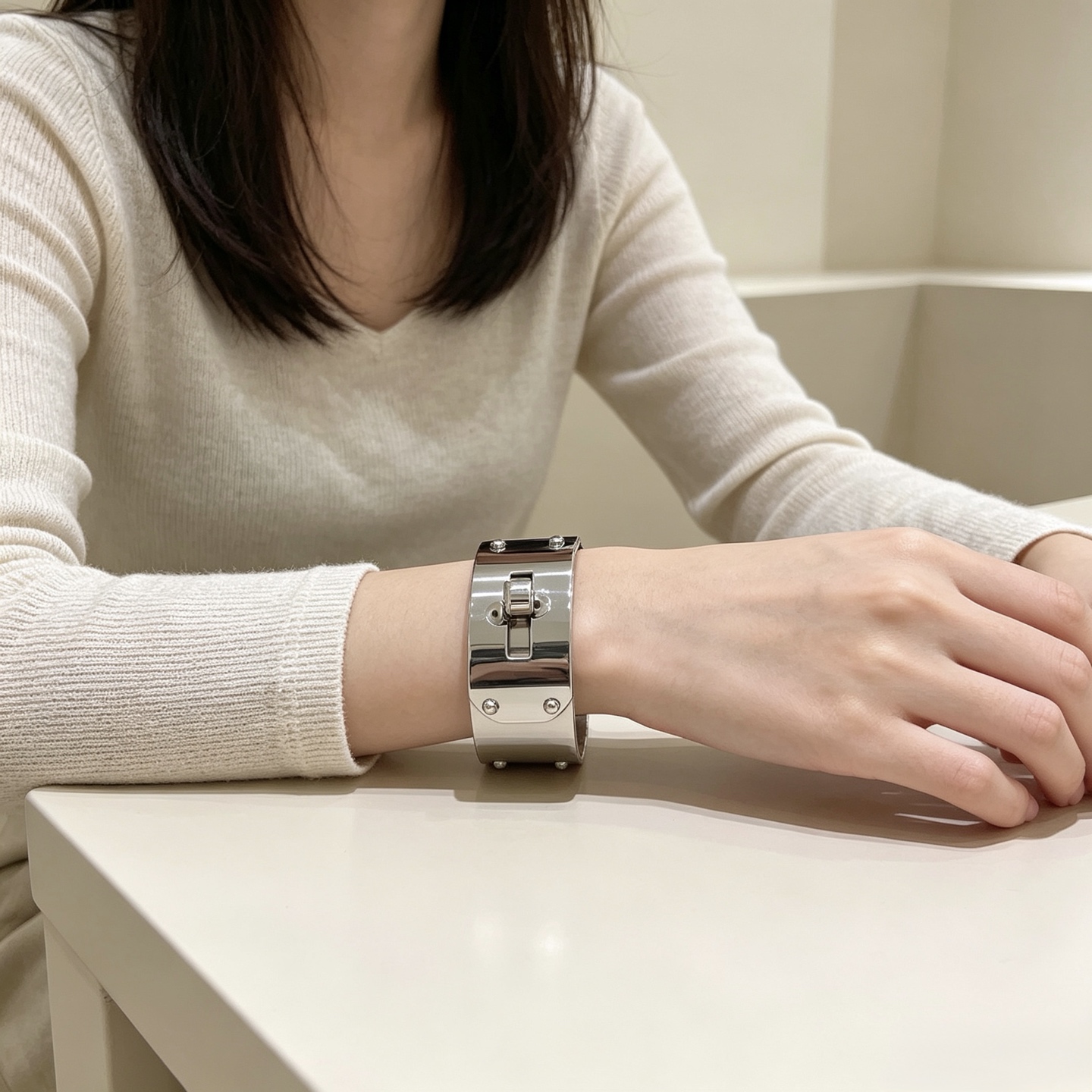 Bracelet Hermes Kelly métal argenté et émail noir 21mm
