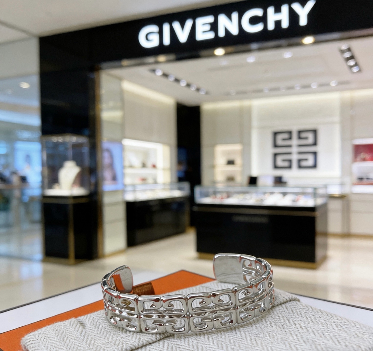 Luxury necklace