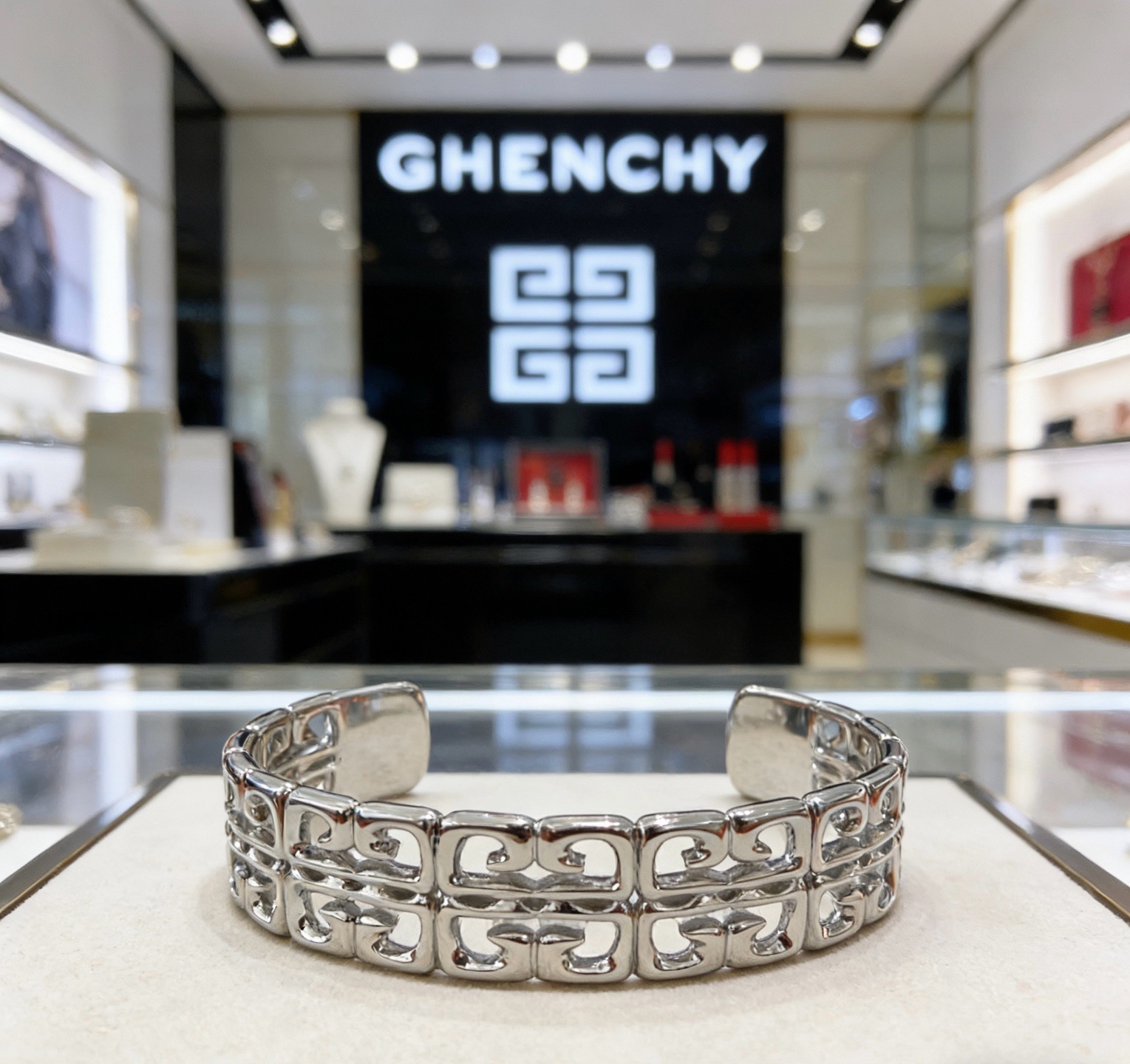 Luxury necklace