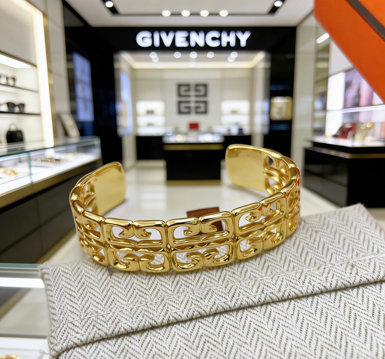 Luxury necklace