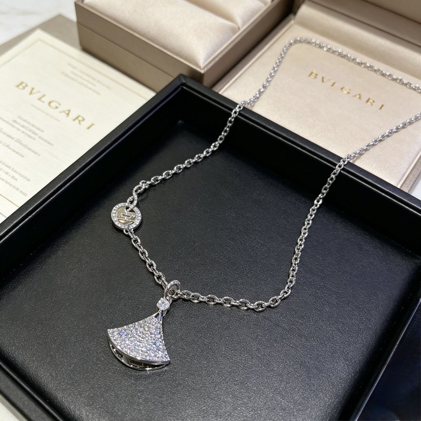 Bvlgari DIVAS DREAM necklace Silver-toned metal with full pave clear diamonds 60cm