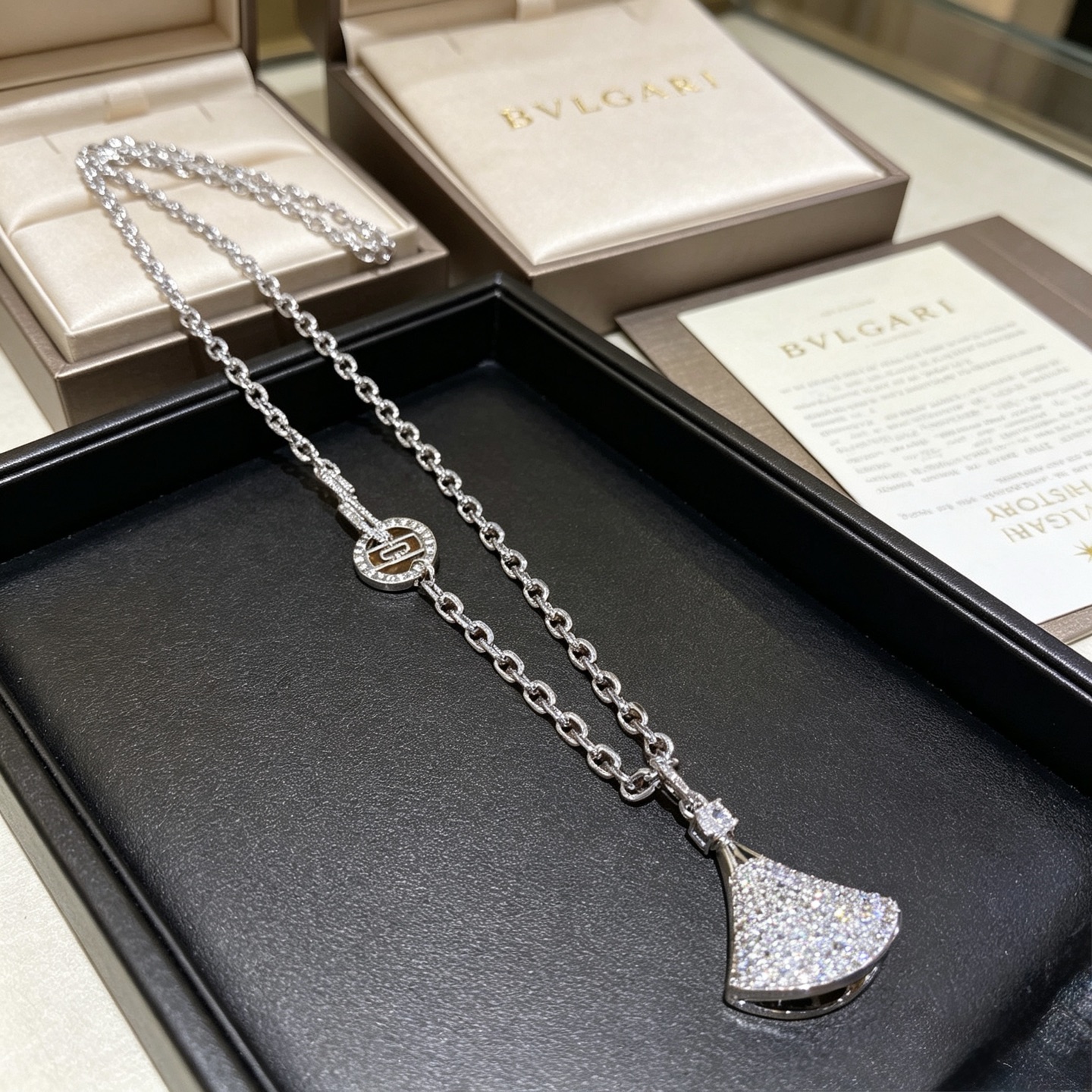 Bvlgari DIVAS DREAM necklace Silver-toned metal with full pave clear diamonds 60cm