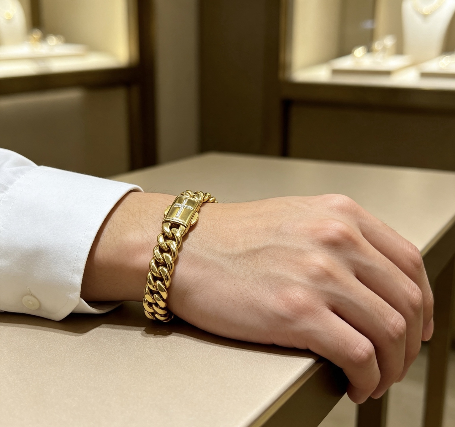 Bvlgari DIVAS DREAM bracelet yellow gold with clear diamond accents 20cm